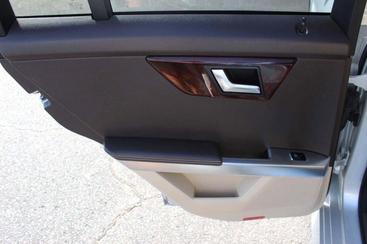 2015 Silver Mercedes-Benz GLK-Class GLK350 (WDCGG5HB7FG) with an 3.5L V6 DOHC 24V engine, 7-Speed Automatic transmission, located at 4301 NW 39th , Oklahoma City, OK, 73112, (405) 949-5600, 35.512135, -97.598671 - NO DRIVERS LICENCE -NO FULL COVERAGE INSURANCE - NO CREDIT CHECK. COME ON OVER TO SUPERSPORTS, TAKE A LOOK AND TEST DRIVE. PLEASE GIVE US A CALL AT (405) 949-5600. NO LICENCIA DE CONDUCIR - NO SEGURO DE COBERTURA TOTAL - NO VERIFICACION DE CREDITO. VISITENOS EN SUPERSPORTS, MIRE NUESTRO - Photo#14