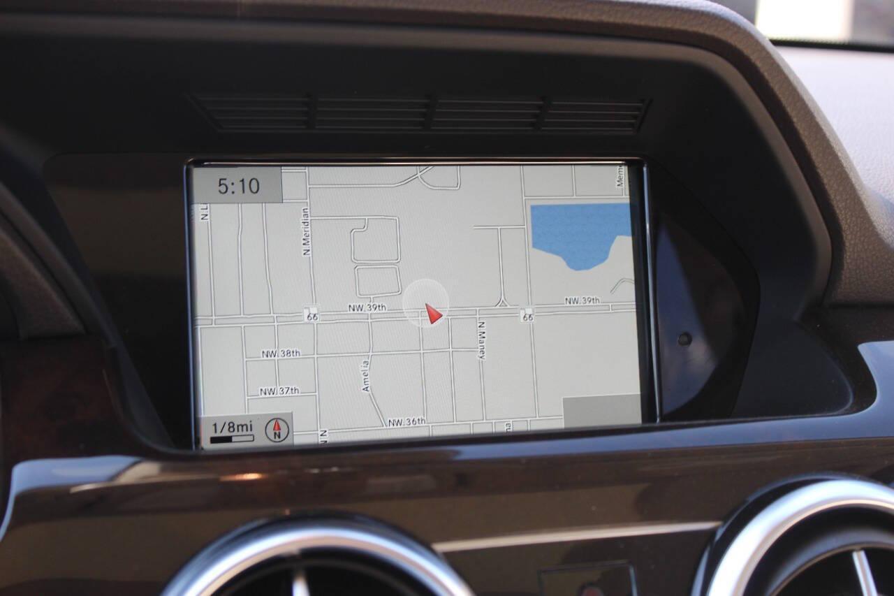 2015 Silver Mercedes-Benz GLK-Class GLK350 (WDCGG5HB7FG) with an 3.5L V6 DOHC 24V engine, 7-Speed Automatic transmission, located at 4301 NW 39th , Oklahoma City, OK, 73112, (405) 949-5600, 35.512135, -97.598671 - NO DRIVERS LICENCE -NO FULL COVERAGE INSURANCE - NO CREDIT CHECK. COME ON OVER TO SUPERSPORTS, TAKE A LOOK AND TEST DRIVE. PLEASE GIVE US A CALL AT (405) 949-5600. NO LICENCIA DE CONDUCIR - NO SEGURO DE COBERTURA TOTAL - NO VERIFICACION DE CREDITO. VISITENOS EN SUPERSPORTS, MIRE NUESTRO - Photo#18