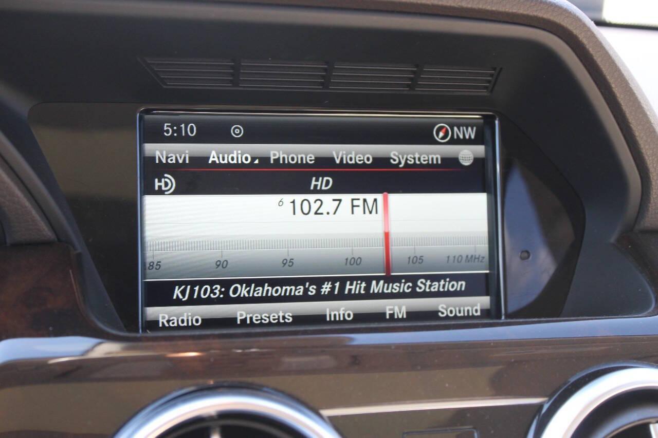 2015 Silver Mercedes-Benz GLK-Class GLK350 (WDCGG5HB7FG) with an 3.5L V6 DOHC 24V engine, 7-Speed Automatic transmission, located at 4301 NW 39th , Oklahoma City, OK, 73112, (405) 949-5600, 35.512135, -97.598671 - NO DRIVERS LICENCE -NO FULL COVERAGE INSURANCE - NO CREDIT CHECK. COME ON OVER TO SUPERSPORTS, TAKE A LOOK AND TEST DRIVE. PLEASE GIVE US A CALL AT (405) 949-5600. NO LICENCIA DE CONDUCIR - NO SEGURO DE COBERTURA TOTAL - NO VERIFICACION DE CREDITO. VISITENOS EN SUPERSPORTS, MIRE NUESTRO - Photo#19