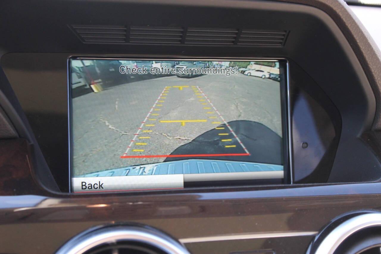 2015 Silver Mercedes-Benz GLK-Class GLK350 (WDCGG5HB7FG) with an 3.5L V6 DOHC 24V engine, 7-Speed Automatic transmission, located at 4301 NW 39th , Oklahoma City, OK, 73112, (405) 949-5600, 35.512135, -97.598671 - NO DRIVERS LICENCE -NO FULL COVERAGE INSURANCE - NO CREDIT CHECK. COME ON OVER TO SUPERSPORTS, TAKE A LOOK AND TEST DRIVE. PLEASE GIVE US A CALL AT (405) 949-5600. NO LICENCIA DE CONDUCIR - NO SEGURO DE COBERTURA TOTAL - NO VERIFICACION DE CREDITO. VISITENOS EN SUPERSPORTS, MIRE NUESTRO - Photo#20