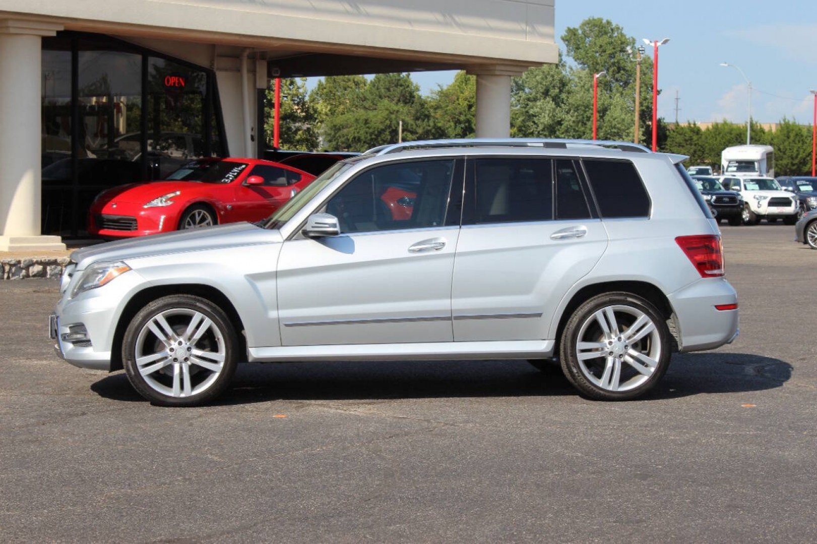 2015 Silver Mercedes-Benz GLK GLK350 (WDCGG5HB7FG) with an 3.5L V6 3.5L V6 engine, Automatic 7-Speed transmission, located at 4301 NW 39th , Oklahoma City, OK, 73112, (405) 949-5600, 35.512135, -97.598671- Photo#5