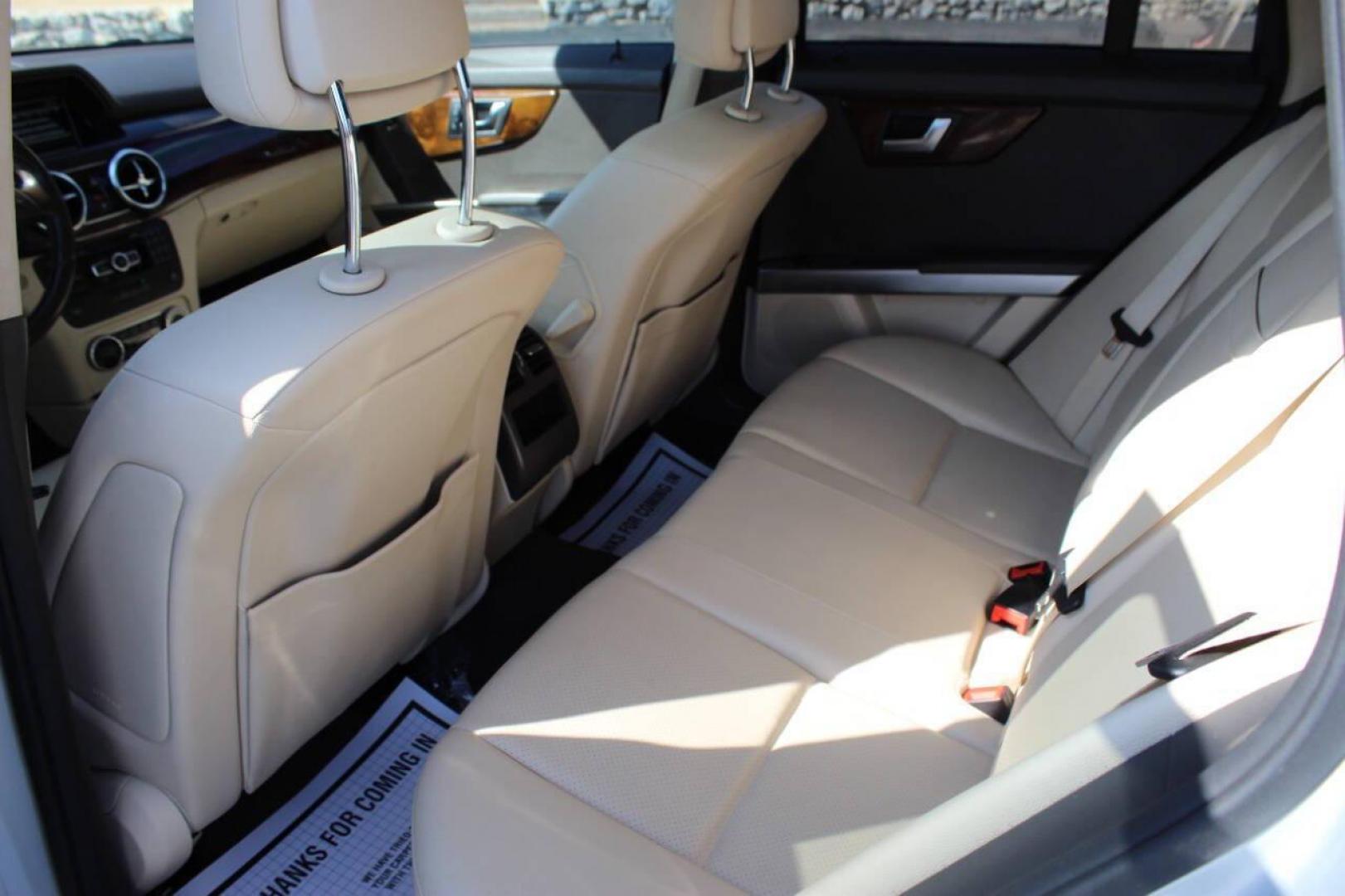 2015 Silver Mercedes-Benz GLK GLK350 (WDCGG5HB7FG) with an 3.5L V6 3.5L V6 engine, Automatic 7-Speed transmission, located at 4301 NW 39th , Oklahoma City, OK, 73112, (405) 949-5600, 35.512135, -97.598671 - Photo#13