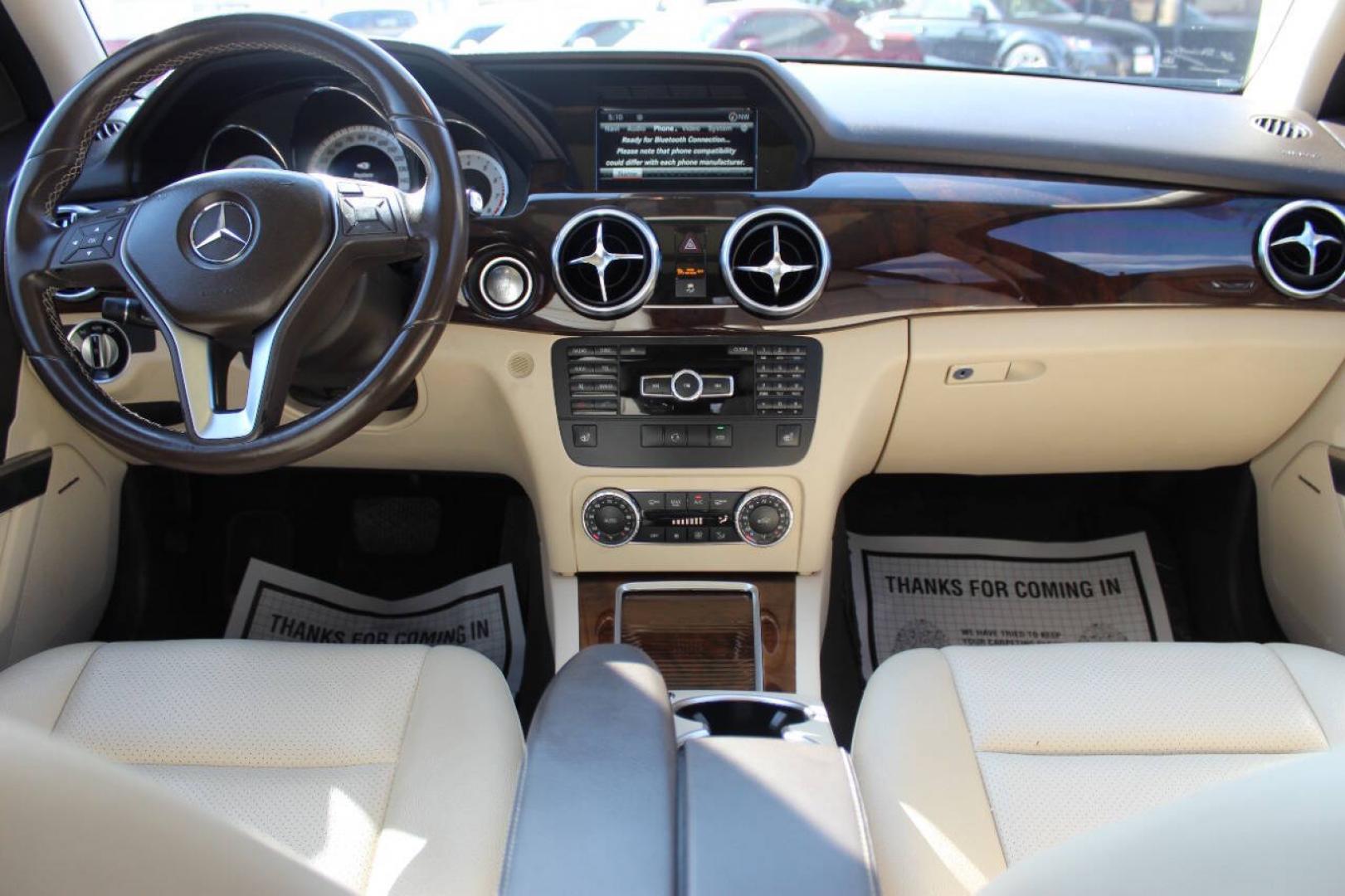 2015 Silver Mercedes-Benz GLK GLK350 (WDCGG5HB7FG) with an 3.5L V6 3.5L V6 engine, Automatic 7-Speed transmission, located at 4301 NW 39th , Oklahoma City, OK, 73112, (405) 949-5600, 35.512135, -97.598671- Photo#17