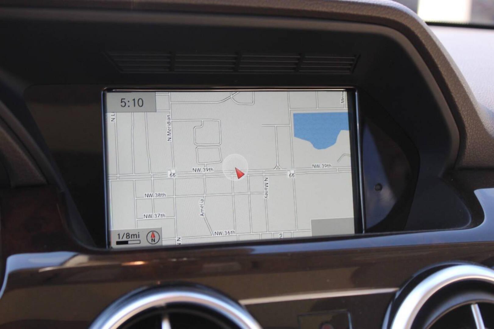 2015 Silver Mercedes-Benz GLK GLK350 (WDCGG5HB7FG) with an 3.5L V6 3.5L V6 engine, Automatic 7-Speed transmission, located at 4301 NW 39th , Oklahoma City, OK, 73112, (405) 949-5600, 35.512135, -97.598671 - Photo#18
