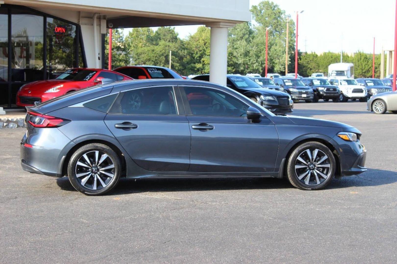 2024 Gray Honda Civic EX-L Hatchback (19XFL1H75RE) with an 2.0L L4 DOHC 16V TURBO engine, CVT transmission, located at 4301 NW 39th , Oklahoma City, OK, 73112, (405) 949-5600, 35.512135, -97.598671 - NO DRIVERS LICENCE -NO FULL COVERAGE INSURANCE - NO CREDIT CHECK. COME ON OVER TO SUPERSPORTS, TAKE A LOOK AND TEST DRIVE. PLEASE GIVE US A CALL AT (405) 949-5600. NO LICENCIA DE CONDUCIR - NO SEGURO DE COBERTURA TOTAL - NO VERIFICACION DE CREDITO. VISITENOS EN SUPERSPORTS, MIRE NUESTRO - Photo#2