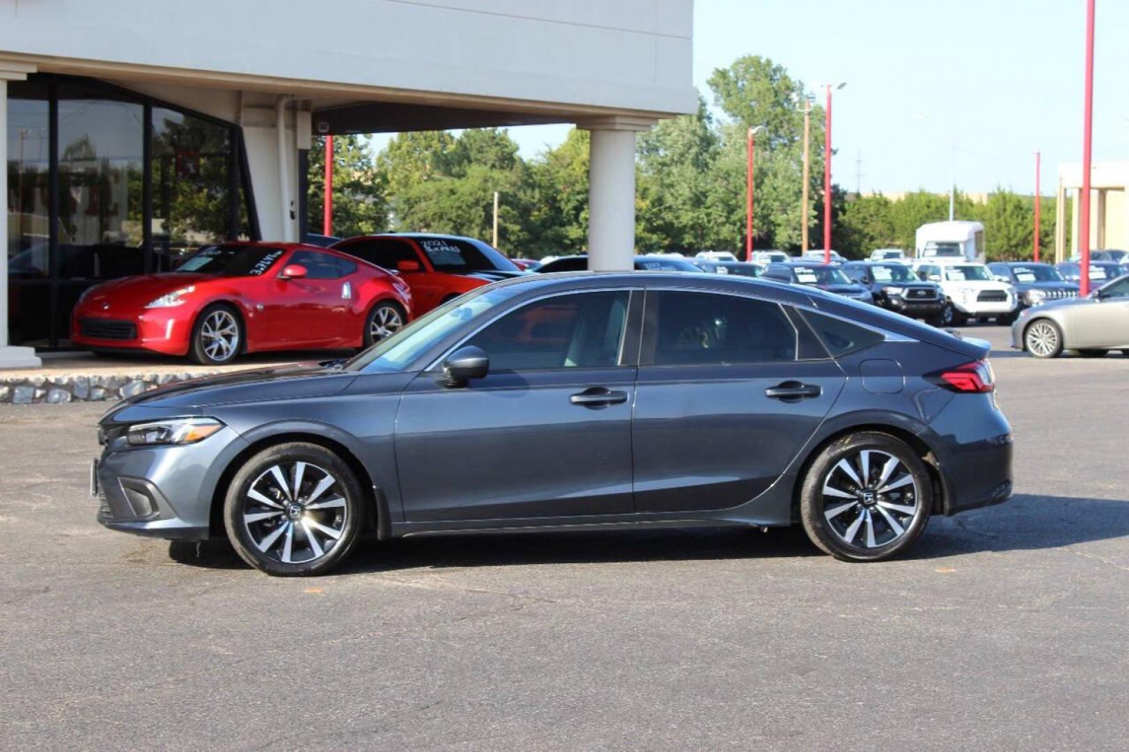 2024 Gray Honda Civic EX-L Hatchback (19XFL1H75RE) with an 2.0L L4 DOHC 16V TURBO engine, CVT transmission, located at 4301 NW 39th , Oklahoma City, OK, 73112, (405) 949-5600, 35.512135, -97.598671 - NO DRIVERS LICENCE -NO FULL COVERAGE INSURANCE - NO CREDIT CHECK. COME ON OVER TO SUPERSPORTS, TAKE A LOOK AND TEST DRIVE. PLEASE GIVE US A CALL AT (405) 949-5600. NO LICENCIA DE CONDUCIR - NO SEGURO DE COBERTURA TOTAL - NO VERIFICACION DE CREDITO. VISITENOS EN SUPERSPORTS, MIRE NUESTRO - Photo#5