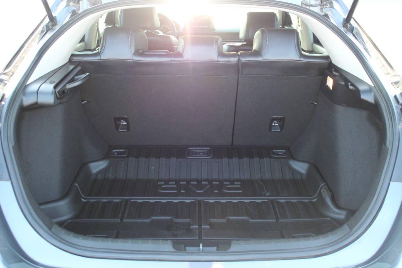 2024 Gray Honda Civic EX-L Hatchback (19XFL1H75RE) with an 1.5L I4 Turbocharger 1.5L I4 engine, CVT transmission, located at 4301 NW 39th , Oklahoma City, OK, 73112, (405) 949-5600, 35.512135, -97.598671 - NO DRIVERS LICENCE -NO FULL COVERAGE INSURANCE - NO CREDIT CHECK. COME ON OVER TO SUPERSPORTS, TAKE A LOOK AND TEST DRIVE. PLEASE GIVE US A CALL AT (405) 949-5600. NO LICENCIA DE CONDUCIR - NO SEGURO DE COBERTURA TOTAL - NO VERIFICACION DE CREDITO. VISITENOS EN SUPERSPORTS, MIRE NUESTRO - Photo#12