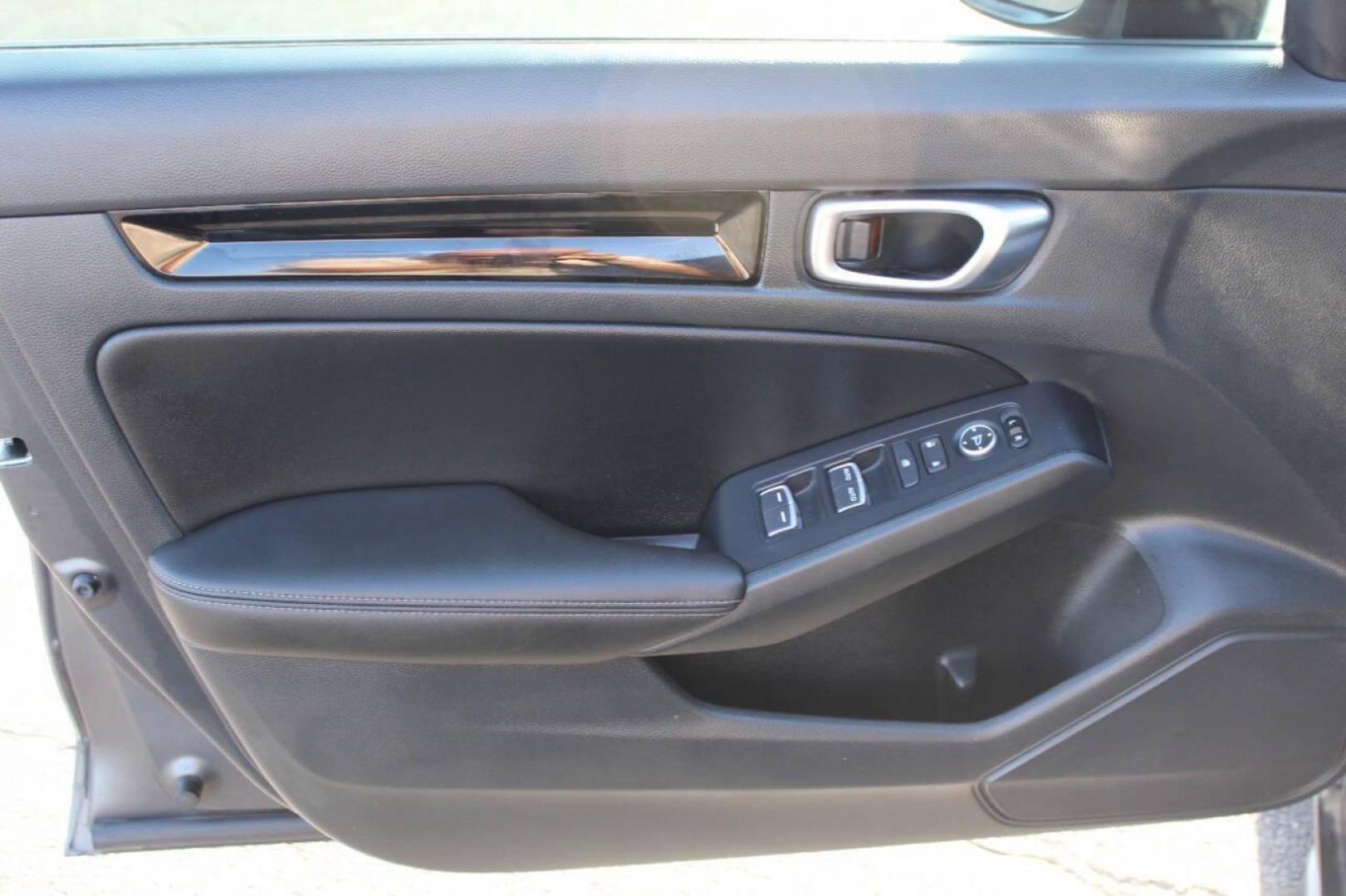 2024 Gray Honda Civic EX-L Hatchback (19XFL1H75RE) with an 2.0L L4 DOHC 16V TURBO engine, CVT transmission, located at 4301 NW 39th , Oklahoma City, OK, 73112, (405) 949-5600, 35.512135, -97.598671 - NO DRIVERS LICENCE -NO FULL COVERAGE INSURANCE - NO CREDIT CHECK. COME ON OVER TO SUPERSPORTS, TAKE A LOOK AND TEST DRIVE. PLEASE GIVE US A CALL AT (405) 949-5600. NO LICENCIA DE CONDUCIR - NO SEGURO DE COBERTURA TOTAL - NO VERIFICACION DE CREDITO. VISITENOS EN SUPERSPORTS, MIRE NUESTRO - Photo#16