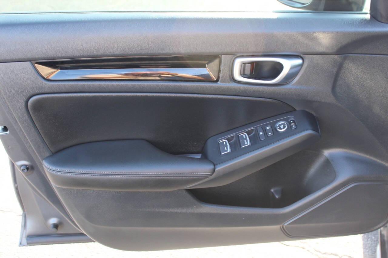 2024 Gray Honda Civic EX-L Hatchback (19XFL1H75RE) with an 1.5L I4 Turbocharger 1.5L I4 engine, CVT transmission, located at 4301 NW 39th , Oklahoma City, OK, 73112, (405) 949-5600, 35.512135, -97.598671 - NO DRIVERS LICENCE -NO FULL COVERAGE INSURANCE - NO CREDIT CHECK. COME ON OVER TO SUPERSPORTS, TAKE A LOOK AND TEST DRIVE. PLEASE GIVE US A CALL AT (405) 949-5600. NO LICENCIA DE CONDUCIR - NO SEGURO DE COBERTURA TOTAL - NO VERIFICACION DE CREDITO. VISITENOS EN SUPERSPORTS, MIRE NUESTRO - Photo#16