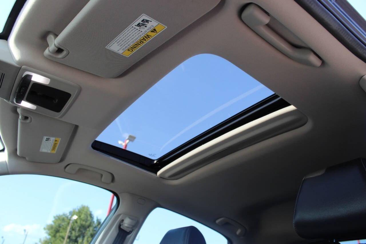 2024 Gray Honda Civic EX-L Hatchback (19XFL1H75RE) with an 1.5L I4 Turbocharger 1.5L I4 engine, CVT transmission, located at 4301 NW 39th , Oklahoma City, OK, 73112, (405) 949-5600, 35.512135, -97.598671 - NO DRIVERS LICENCE -NO FULL COVERAGE INSURANCE - NO CREDIT CHECK. COME ON OVER TO SUPERSPORTS, TAKE A LOOK AND TEST DRIVE. PLEASE GIVE US A CALL AT (405) 949-5600. NO LICENCIA DE CONDUCIR - NO SEGURO DE COBERTURA TOTAL - NO VERIFICACION DE CREDITO. VISITENOS EN SUPERSPORTS, MIRE NUESTRO - Photo#19