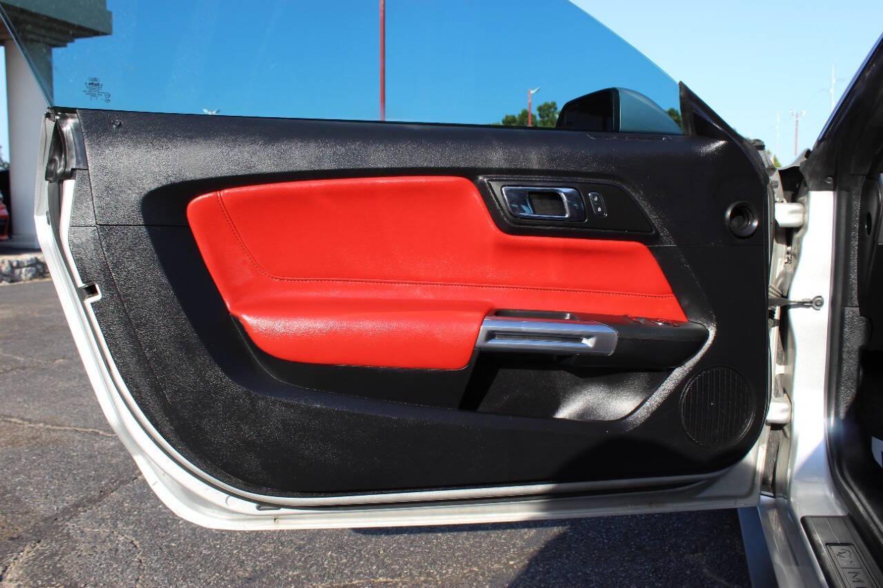 2017 Silver Ford Mustang GT Premium Coupe (1FA6P8CF6H5) with an 5.0L V8 DOHC 32V engine, Automatic 6-Speed transmission, located at 4301 NW 39th , Oklahoma City, OK, 73112, (405) 949-5600, 35.512135, -97.598671 - NO DRIVERS LICENCE -NO FULL COVERAGE INSURANCE - NO CREDIT CHECK. COME ON OVER TO SUPERSPORTS, TAKE A LOOK AND TEST DRIVE. PLEASE GIVE US A CALL AT (405) 949-5600. NO LICENCIA DE CONDUCIR - NO SEGURO DE COBERTURA TOTAL - NO VERIFICACION DE CREDITO. VISITENOS EN SUPERSPORTS, MIRE NUESTRO - Photo#14