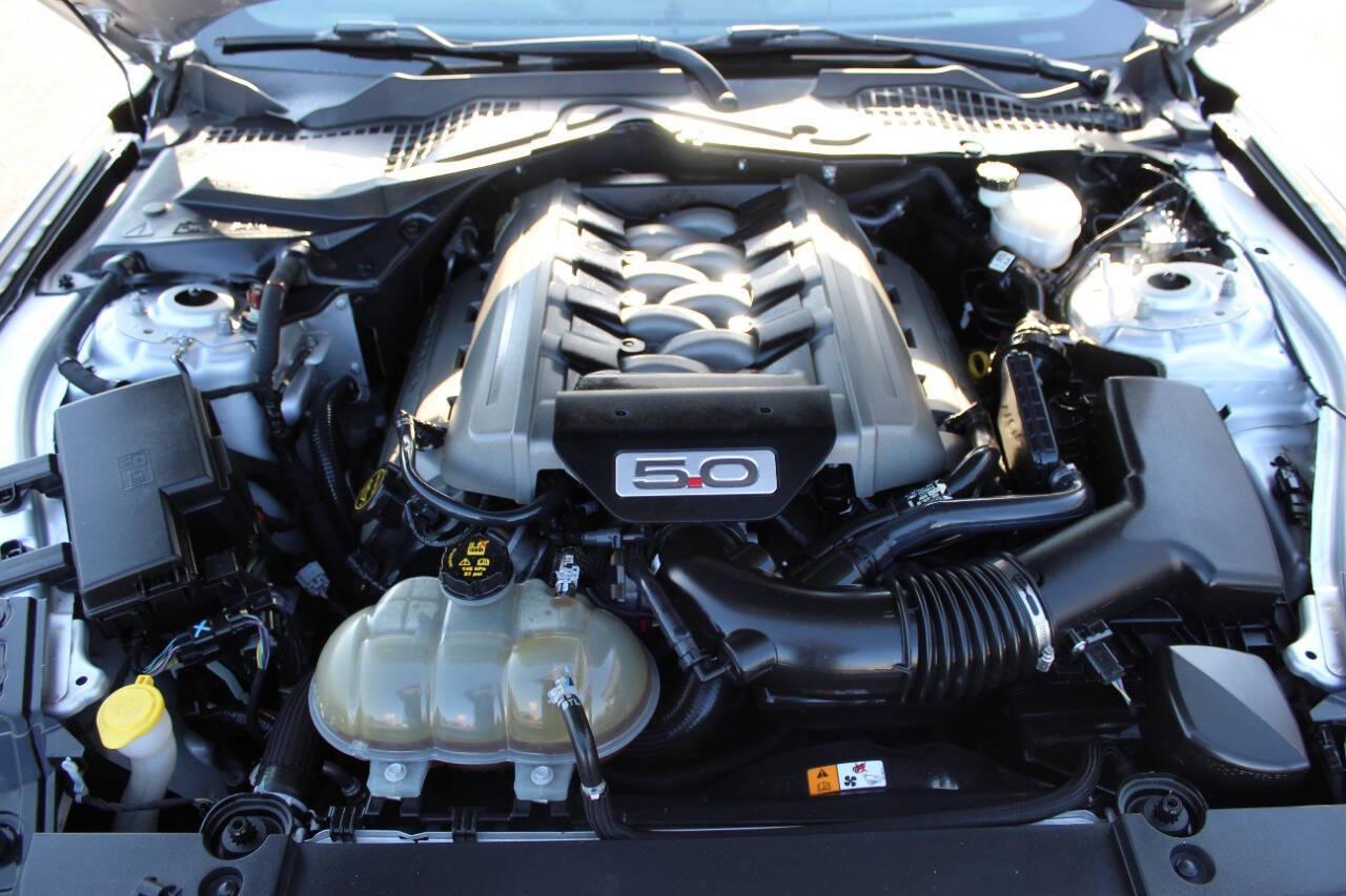 2017 Silver Ford Mustang GT Premium Coupe (1FA6P8CF6H5) with an 5.0L V8 5.0L V8 engine, Automatic 6-Speed transmission, located at 4301 NW 39th , Oklahoma City, OK, 73112, (405) 949-5600, 35.512135, -97.598671 - NO DRIVERS LICENCE -NO FULL COVERAGE INSURANCE - NO CREDIT CHECK. COME ON OVER TO SUPERSPORTS, TAKE A LOOK AND TEST DRIVE. PLEASE GIVE US A CALL AT (405) 949-5600. NO LICENCIA DE CONDUCIR - NO SEGURO DE COBERTURA TOTAL - NO VERIFICACION DE CREDITO. VISITENOS EN SUPERSPORTS, MIRE NUESTRO - Photo#7