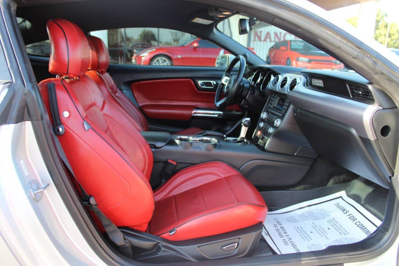 2017 Silver Ford Mustang GT Premium Coupe (1FA6P8CF6H5) with an 5.0L V8 5.0L V8 engine, Automatic 6-Speed transmission, located at 4301 NW 39th , Oklahoma City, OK, 73112, (405) 949-5600, 35.512135, -97.598671 - NO DRIVERS LICENCE -NO FULL COVERAGE INSURANCE - NO CREDIT CHECK. COME ON OVER TO SUPERSPORTS, TAKE A LOOK AND TEST DRIVE. PLEASE GIVE US A CALL AT (405) 949-5600. NO LICENCIA DE CONDUCIR - NO SEGURO DE COBERTURA TOTAL - NO VERIFICACION DE CREDITO. VISITENOS EN SUPERSPORTS, MIRE NUESTRO - Photo#8