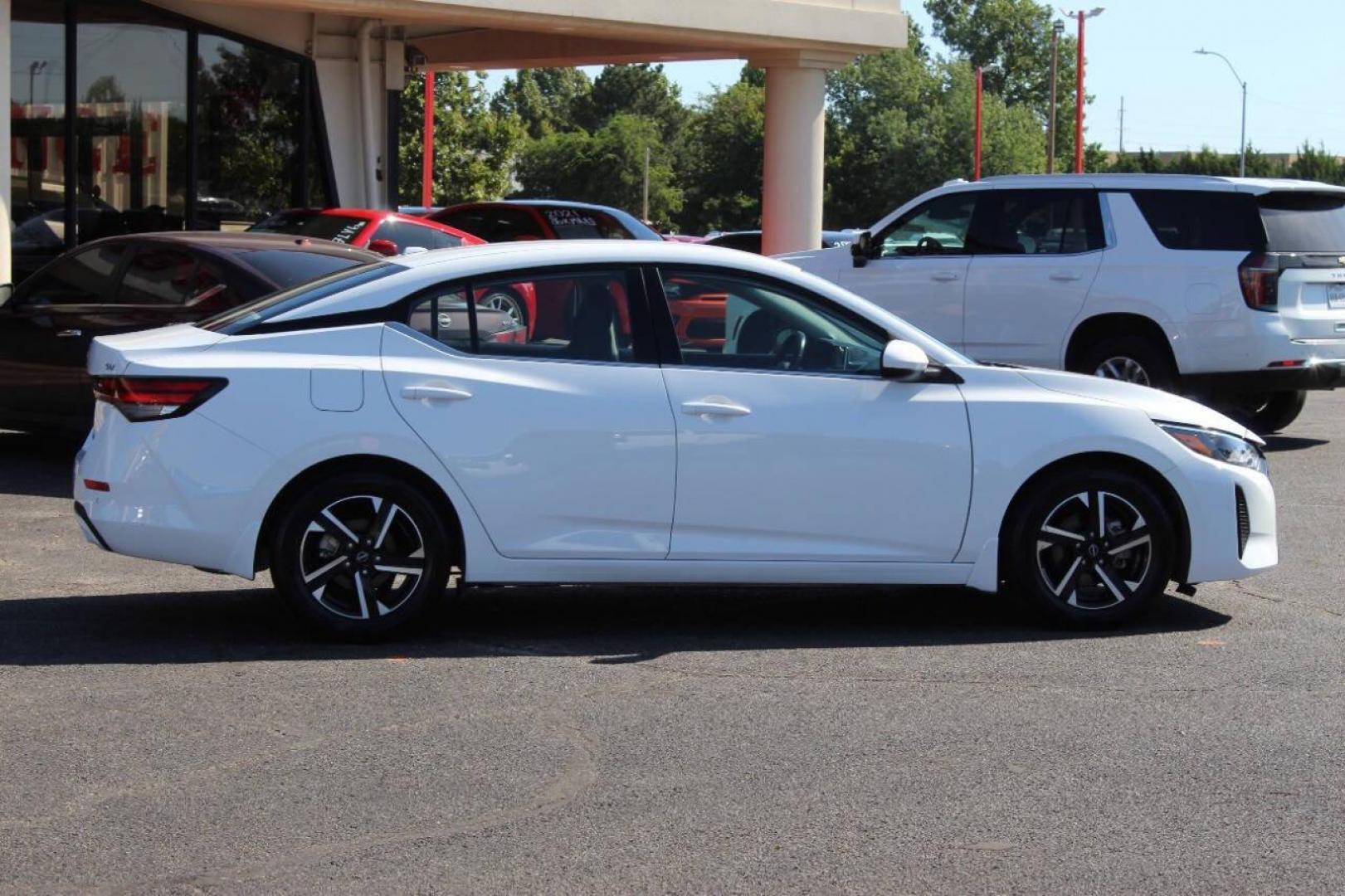 2024 White Nissan Sentra SV (3N1AB8CV3RY) with an 1.8L L4 SFI DOHC 16V engine, CVT transmission, located at 4301 NW 39th , Oklahoma City, OK, 73112, (405) 949-5600, 35.512135, -97.598671 - NO DRIVERS LICENCE -NO FULL COVERAGE INSURANCE - NO CREDIT CHECK. COME ON OVER TO SUPERSPORTS, TAKE A LOOK AND TEST DRIVE. PLEASE GIVE US A CALL AT (405) 949-5600. NO LICENCIA DE CONDUCIR - NO SEGURO DE COBERTURA TOTAL - NO VERIFICACION DE CREDITO. VISITENOS EN SUPERSPORTS, MIRE NUESTRO - Photo#2
