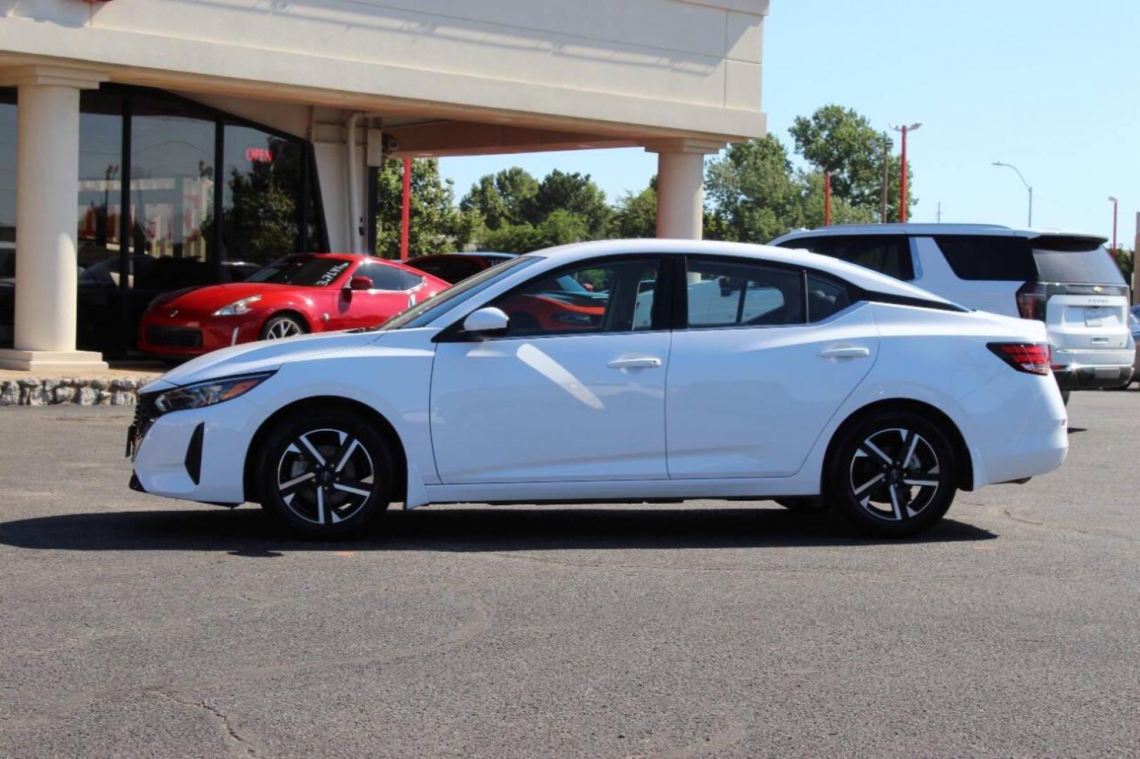2024 White Nissan Sentra SV (3N1AB8CV3RY) with an 1.8L L4 SFI DOHC 16V engine, CVT transmission, located at 4301 NW 39th , Oklahoma City, OK, 73112, (405) 949-5600, 35.512135, -97.598671 - NO DRIVERS LICENCE -NO FULL COVERAGE INSURANCE - NO CREDIT CHECK. COME ON OVER TO SUPERSPORTS, TAKE A LOOK AND TEST DRIVE. PLEASE GIVE US A CALL AT (405) 949-5600. NO LICENCIA DE CONDUCIR - NO SEGURO DE COBERTURA TOTAL - NO VERIFICACION DE CREDITO. VISITENOS EN SUPERSPORTS, MIRE NUESTRO - Photo#5