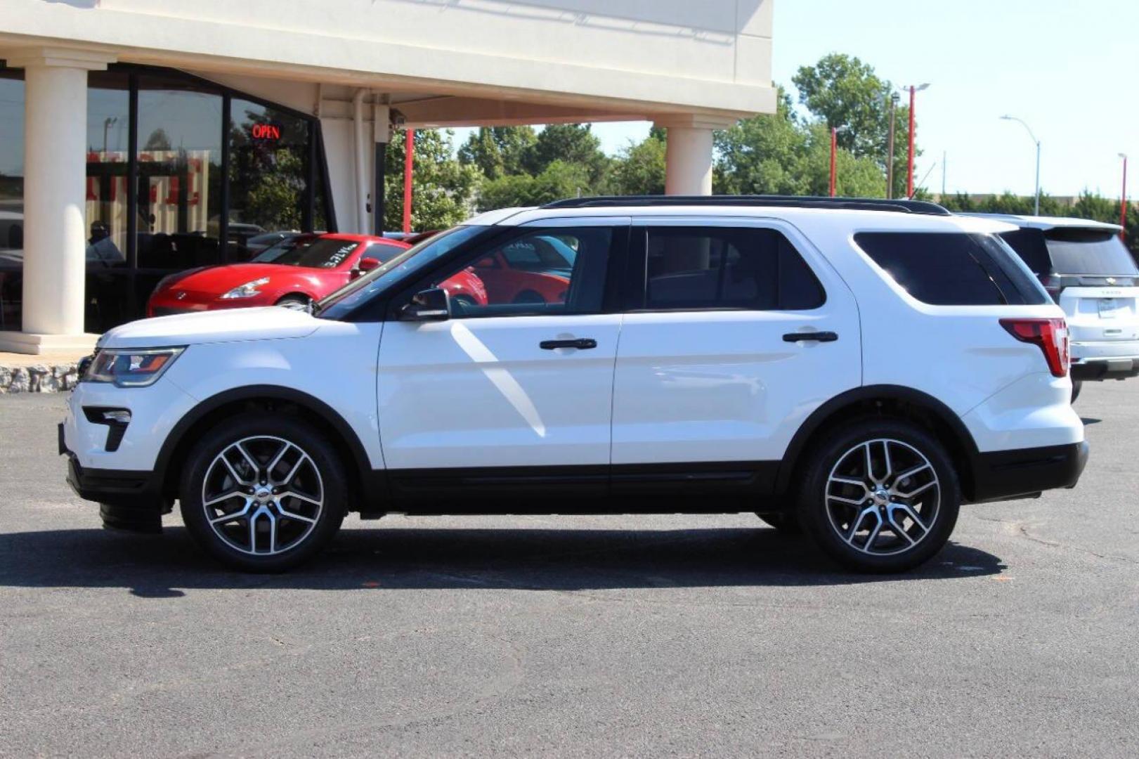 2019 White Ford Explorer Sport 4WD (1FM5K8GT2KG) with an 3.5L V6 DOHC 24V engine, 6A transmission, located at 4301 NW 39th , Oklahoma City, OK, 73112, (405) 949-5600, 35.512135, -97.598671 - NO DRIVERS LICENCE -NO FULL COVERAGE INSURANCE - NO CREDIT CHECK. COME ON OVER TO SUPERSPORTS, TAKE A LOOK AND TEST DRIVE. PLEASE GIVE US A CALL AT (405) 949-5600. NO LICENCIA DE CONDUCIR - NO SEGURO DE COBERTURA TOTAL - NO VERIFICACION DE CREDITO. VISITENOS EN SUPERSPORTS, MIRE NUESTRO - Photo#5