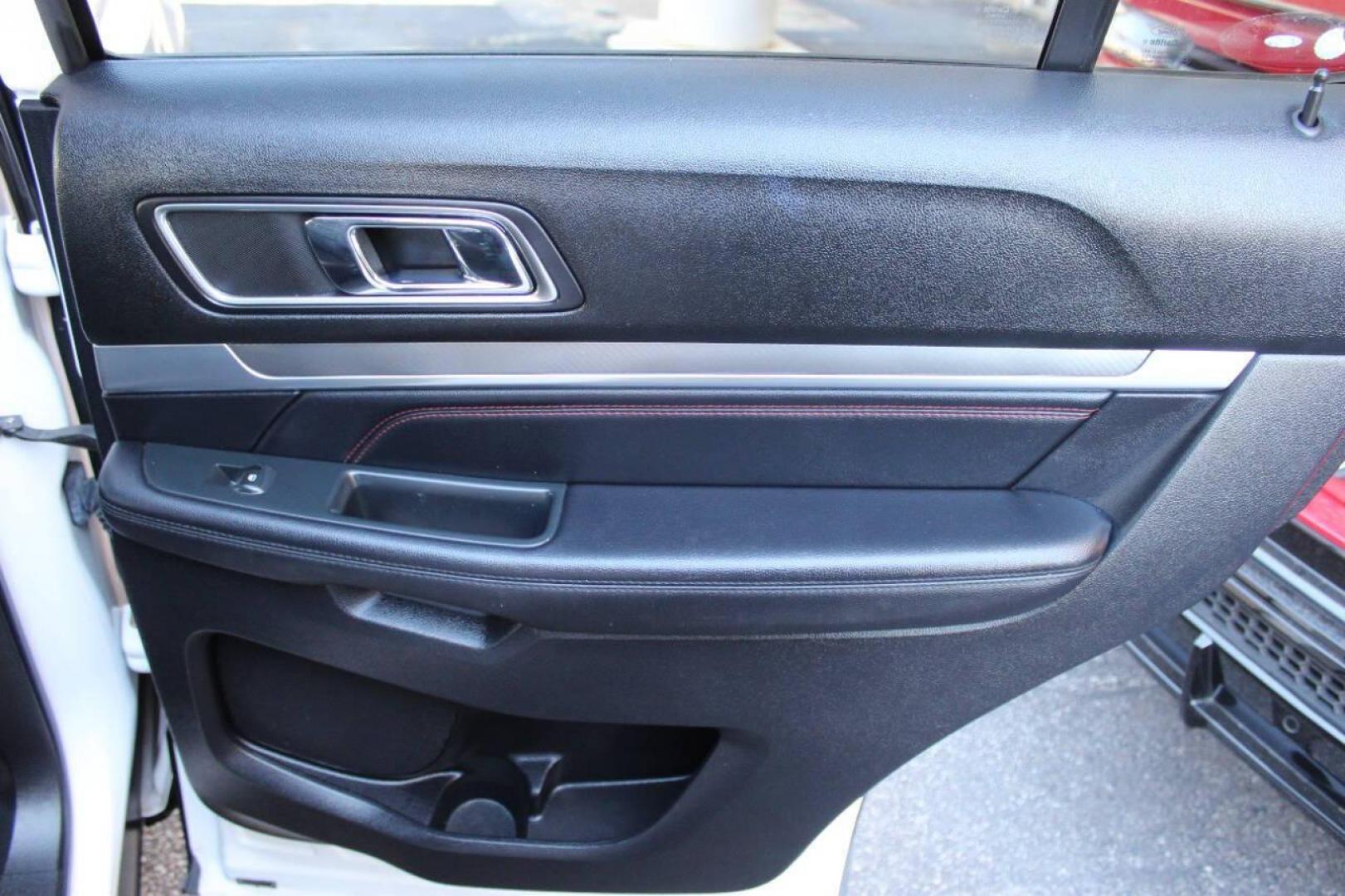 2019 White Ford Explorer Sport 4WD (1FM5K8GT2KG) with an 3.5L V6 DOHC 24V engine, 6A transmission, located at 4301 NW 39th , Oklahoma City, OK, 73112, (405) 949-5600, 35.512135, -97.598671 - NO DRIVERS LICENCE -NO FULL COVERAGE INSURANCE - NO CREDIT CHECK. COME ON OVER TO SUPERSPORTS, TAKE A LOOK AND TEST DRIVE. PLEASE GIVE US A CALL AT (405) 949-5600. NO LICENCIA DE CONDUCIR - NO SEGURO DE COBERTURA TOTAL - NO VERIFICACION DE CREDITO. VISITENOS EN SUPERSPORTS, MIRE NUESTRO - Photo#11
