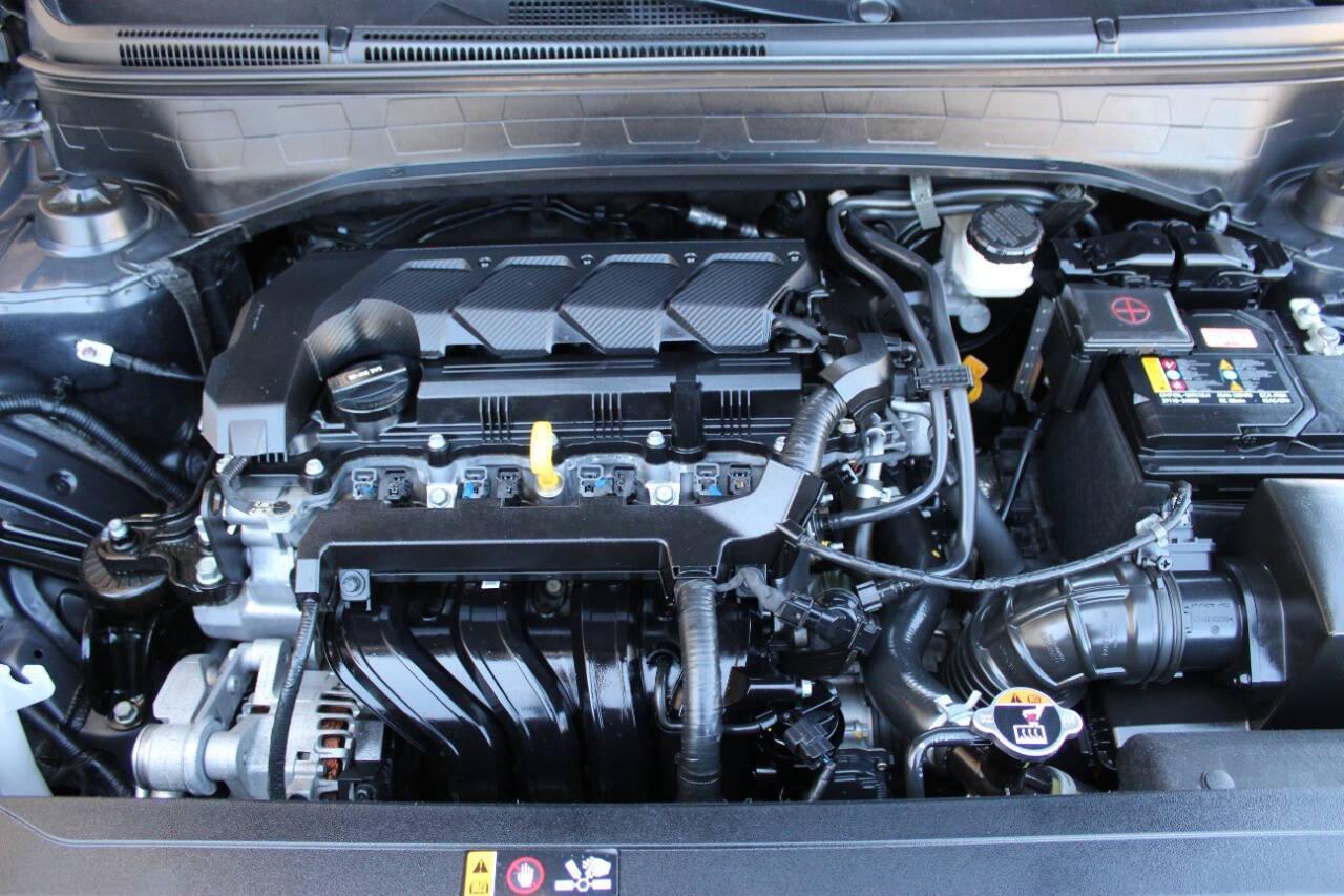 2022 Black Hyundai Venue SE (KMHRB8A3XNU) with an 1.6L L4 DOHC 16V engine, CVT transmission, located at 4301 NW 39th , Oklahoma City, OK, 73112, (405) 949-5600, 35.512135, -97.598671 - NO DRIVERS LICENCE -NO FULL COVERAGE INSURANCE - NO CREDIT CHECK. COME ON OVER TO SUPERSPORTS, TAKE A LOOK AND TEST DRIVE. PLEASE GIVE US A CALL AT (405) 949-5600. NO LICENCIA DE CONDUCIR - NO SEGURO DE COBERTURA TOTAL - NO VERIFICACION DE CREDITO. VISITENOS EN SUPERSPORTS, MIRE NUESTRO - Photo#7