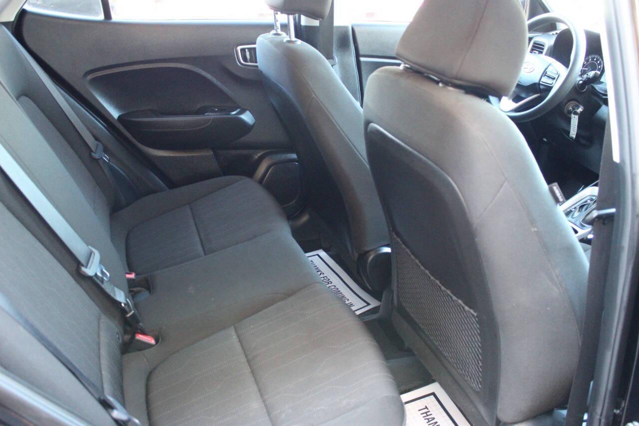 2022 Black Hyundai Venue SE (KMHRB8A3XNU) with an 1.6L L4 DOHC 16V engine, CVT transmission, located at 4301 NW 39th , Oklahoma City, OK, 73112, (405) 949-5600, 35.512135, -97.598671 - NO DRIVERS LICENCE -NO FULL COVERAGE INSURANCE - NO CREDIT CHECK. COME ON OVER TO SUPERSPORTS, TAKE A LOOK AND TEST DRIVE. PLEASE GIVE US A CALL AT (405) 949-5600. NO LICENCIA DE CONDUCIR - NO SEGURO DE COBERTURA TOTAL - NO VERIFICACION DE CREDITO. VISITENOS EN SUPERSPORTS, MIRE NUESTRO - Photo#10