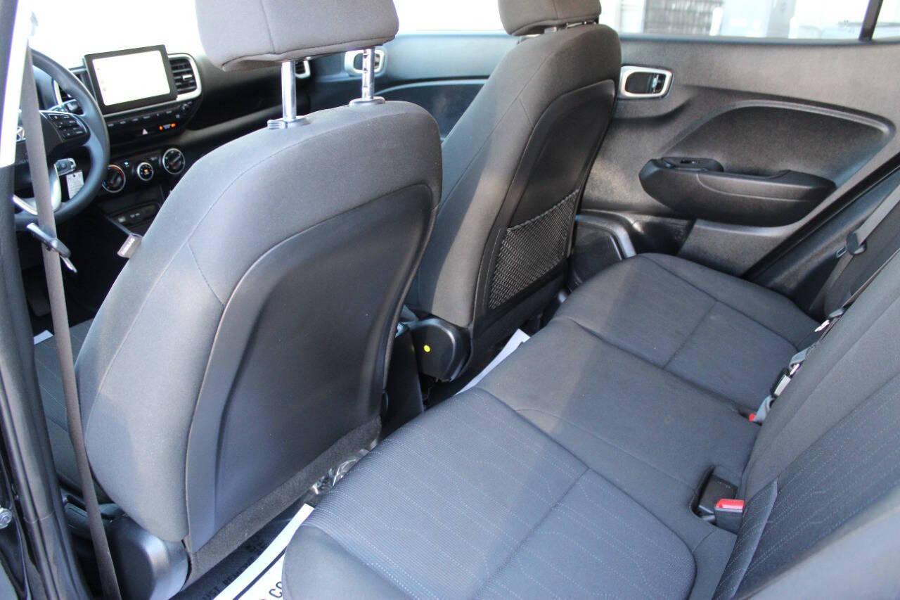 2022 Black Hyundai Venue SE (KMHRB8A3XNU) with an 1.6L L4 DOHC 16V engine, CVT transmission, located at 4301 NW 39th , Oklahoma City, OK, 73112, (405) 949-5600, 35.512135, -97.598671 - NO DRIVERS LICENCE -NO FULL COVERAGE INSURANCE - NO CREDIT CHECK. COME ON OVER TO SUPERSPORTS, TAKE A LOOK AND TEST DRIVE. PLEASE GIVE US A CALL AT (405) 949-5600. NO LICENCIA DE CONDUCIR - NO SEGURO DE COBERTURA TOTAL - NO VERIFICACION DE CREDITO. VISITENOS EN SUPERSPORTS, MIRE NUESTRO - Photo#13