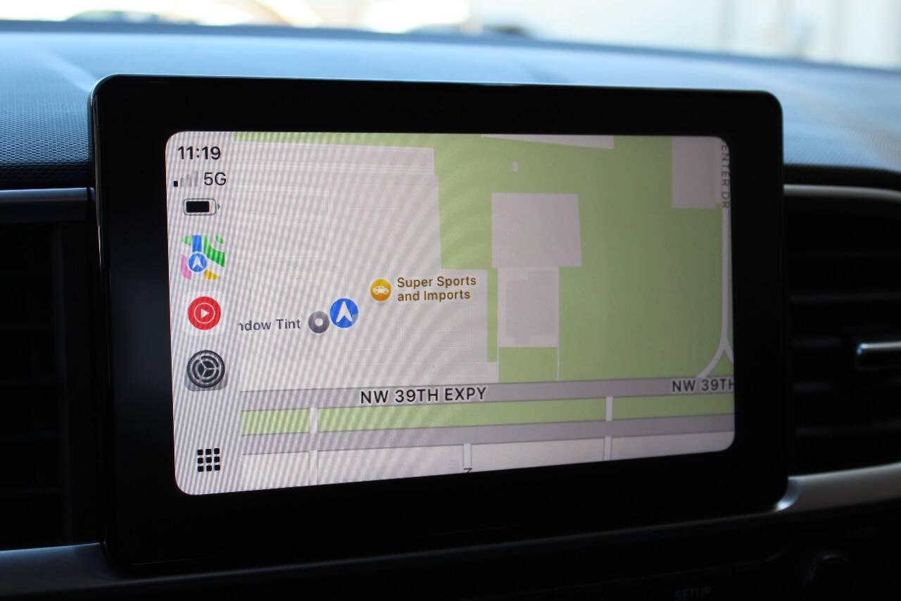 2022 Black Hyundai Venue SE (KMHRB8A3XNU) with an 1.6L L4 DOHC 16V engine, CVT transmission, located at 4301 NW 39th , Oklahoma City, OK, 73112, (405) 949-5600, 35.512135, -97.598671 - NO DRIVERS LICENCE -NO FULL COVERAGE INSURANCE - NO CREDIT CHECK. COME ON OVER TO SUPERSPORTS, TAKE A LOOK AND TEST DRIVE. PLEASE GIVE US A CALL AT (405) 949-5600. NO LICENCIA DE CONDUCIR - NO SEGURO DE COBERTURA TOTAL - NO VERIFICACION DE CREDITO. VISITENOS EN SUPERSPORTS, MIRE NUESTRO - Photo#18