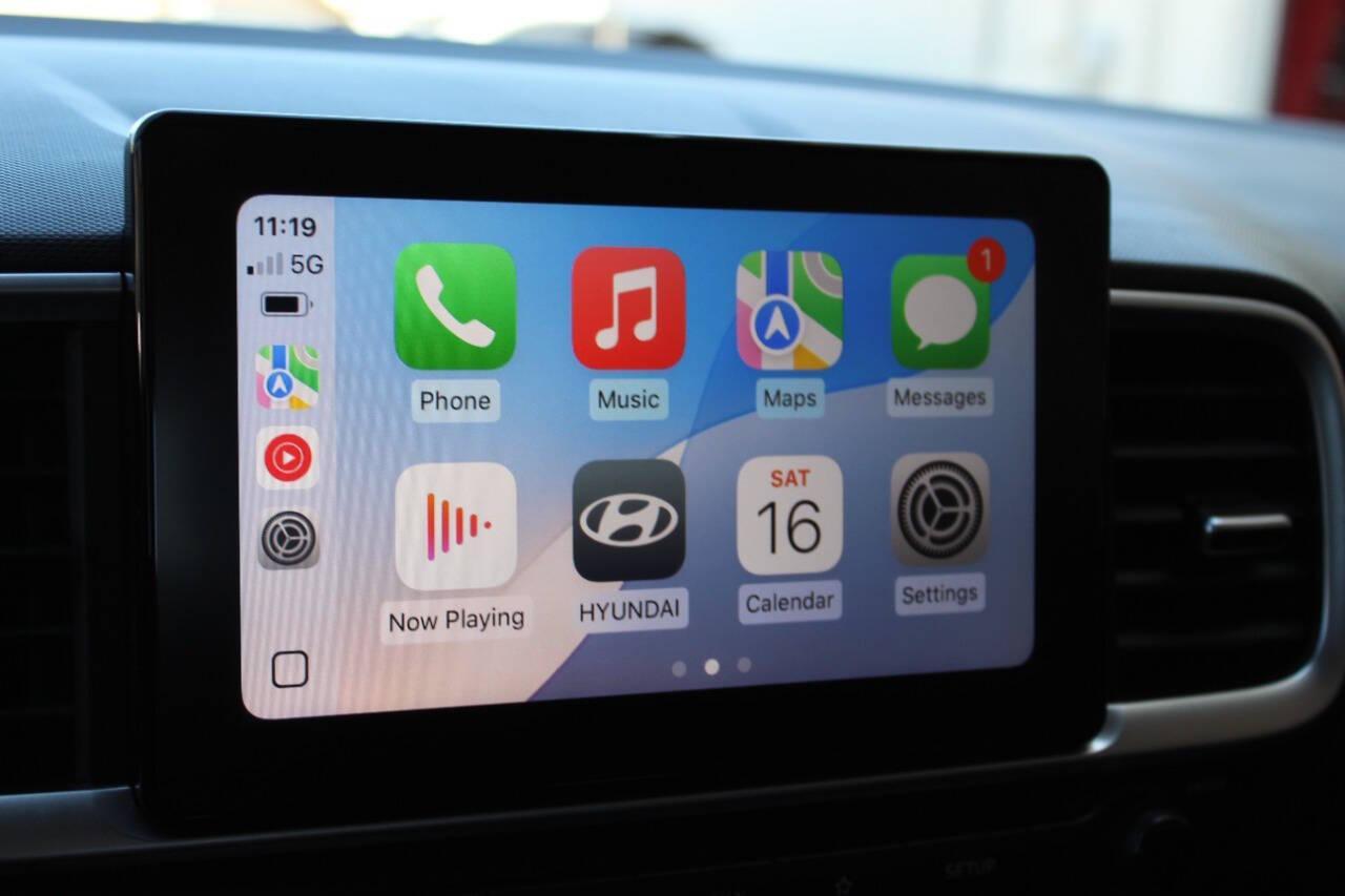 2022 Black Hyundai Venue SE (KMHRB8A3XNU) with an 1.6L L4 DOHC 16V engine, CVT transmission, located at 4301 NW 39th , Oklahoma City, OK, 73112, (405) 949-5600, 35.512135, -97.598671 - NO DRIVERS LICENCE -NO FULL COVERAGE INSURANCE - NO CREDIT CHECK. COME ON OVER TO SUPERSPORTS, TAKE A LOOK AND TEST DRIVE. PLEASE GIVE US A CALL AT (405) 949-5600. NO LICENCIA DE CONDUCIR - NO SEGURO DE COBERTURA TOTAL - NO VERIFICACION DE CREDITO. VISITENOS EN SUPERSPORTS, MIRE NUESTRO - Photo#20