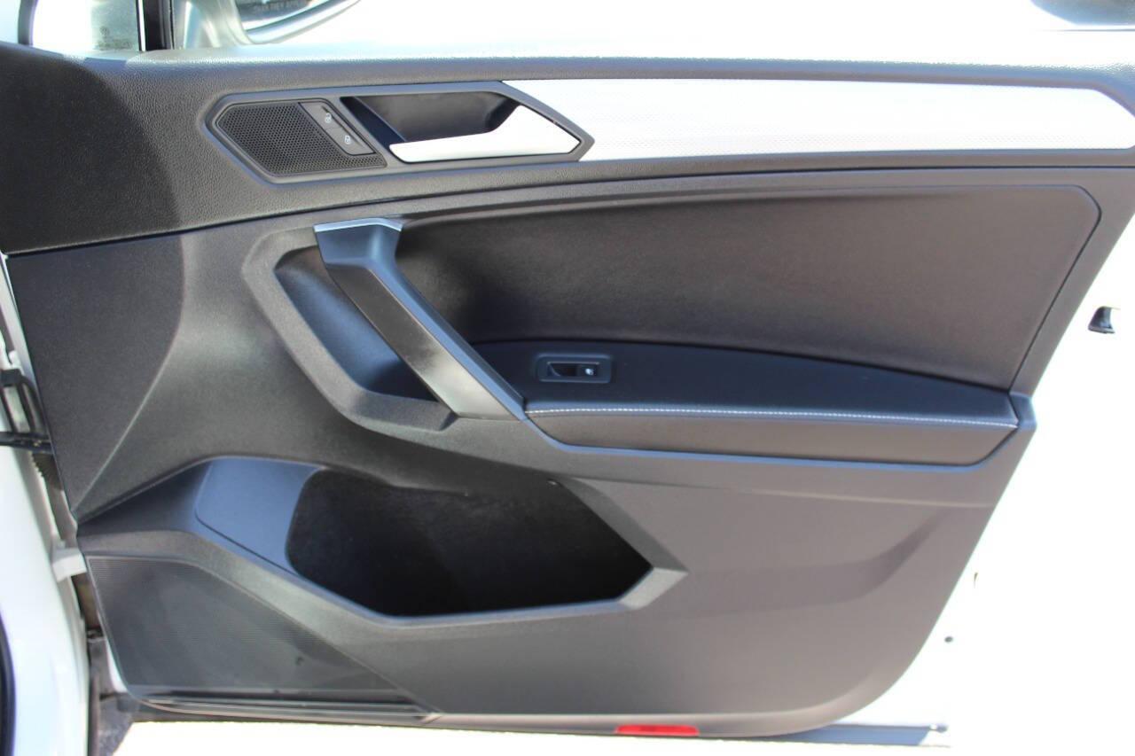 2022 White Volkswagen Tiguan S (3VV1B7AXXNM) with an 2.0L L4 DOHC 16V TURBO engine, 8A transmission, located at 4301 NW 39th , Oklahoma City, OK, 73112, (405) 949-5600, 35.512135, -97.598671 - NO DRIVERS LICENCE -NO FULL COVERAGE INSURANCE - NO CREDIT CHECK. COME ON OVER TO SUPERSPORTS, TAKE A LOOK AND TEST DRIVE. PLEASE GIVE US A CALL AT (405) 949-5600. NO LICENCIA DE CONDUCIR - NO SEGURO DE COBERTURA TOTAL - NO VERIFICACION DE CREDITO. VISITENOS EN SUPERSPORTS, MIRE NUESTRO - Photo#9