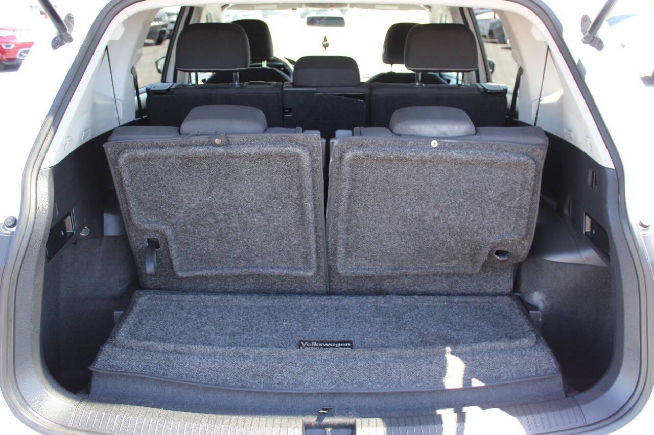 2022 White Volkswagen Tiguan S (3VV1B7AXXNM) with an 2.0L L4 DOHC 16V TURBO engine, 8A transmission, located at 4301 NW 39th , Oklahoma City, OK, 73112, (405) 949-5600, 35.512135, -97.598671 - NO DRIVERS LICENCE -NO FULL COVERAGE INSURANCE - NO CREDIT CHECK. COME ON OVER TO SUPERSPORTS, TAKE A LOOK AND TEST DRIVE. PLEASE GIVE US A CALL AT (405) 949-5600. NO LICENCIA DE CONDUCIR - NO SEGURO DE COBERTURA TOTAL - NO VERIFICACION DE CREDITO. VISITENOS EN SUPERSPORTS, MIRE NUESTRO - Photo#12
