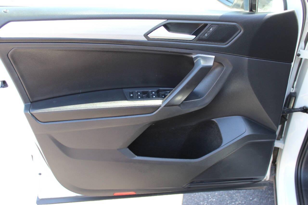 2022 White Volkswagen Tiguan S (3VV1B7AXXNM) with an 2.0L L4 DOHC 16V TURBO engine, 8A transmission, located at 4301 NW 39th , Oklahoma City, OK, 73112, (405) 949-5600, 35.512135, -97.598671 - NO DRIVERS LICENCE -NO FULL COVERAGE INSURANCE - NO CREDIT CHECK. COME ON OVER TO SUPERSPORTS, TAKE A LOOK AND TEST DRIVE. PLEASE GIVE US A CALL AT (405) 949-5600. NO LICENCIA DE CONDUCIR - NO SEGURO DE COBERTURA TOTAL - NO VERIFICACION DE CREDITO. VISITENOS EN SUPERSPORTS, MIRE NUESTRO - Photo#17