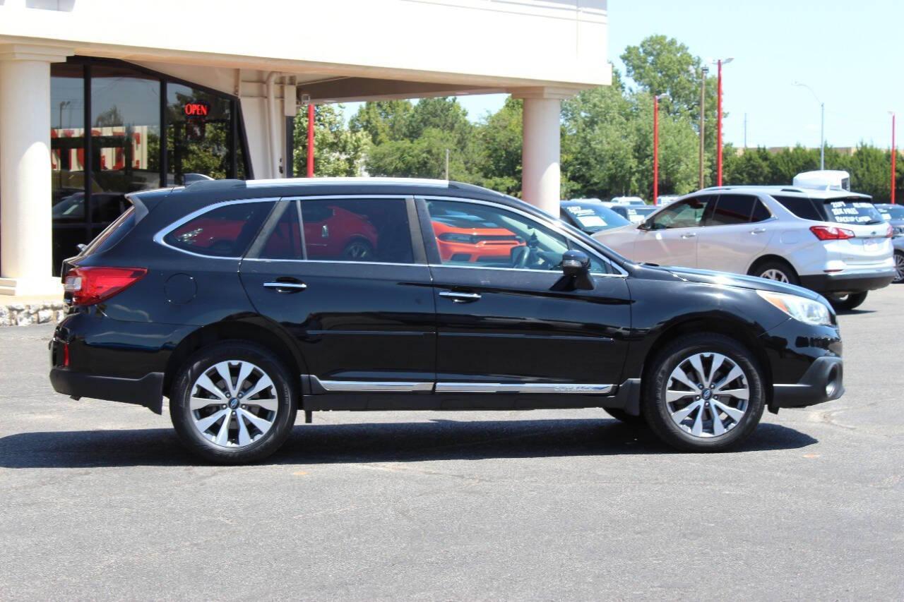 2017 Black Subaru Outback 2.5i Touring (4S4BSETC4H3) with an 2.5L H4 DOHC 16V engine, 6A transmission, located at 4301 NW 39th , Oklahoma City, OK, 73112, (405) 949-5600, 35.512135, -97.598671 - NO DRIVERS LICENCE -NO FULL COVERAGE INSURANCE - NO CREDIT CHECK. COME ON OVER TO SUPERSPORTS, TAKE A LOOK AND TEST DRIVE. PLEASE GIVE US A CALL AT (405) 949-5600. NO LICENCIA DE CONDUCIR - NO SEGURO DE COBERTURA TOTAL - NO VERIFICACION DE CREDITO. VISITENOS EN SUPERSPORTS, MIRE NUESTRO - Photo#2