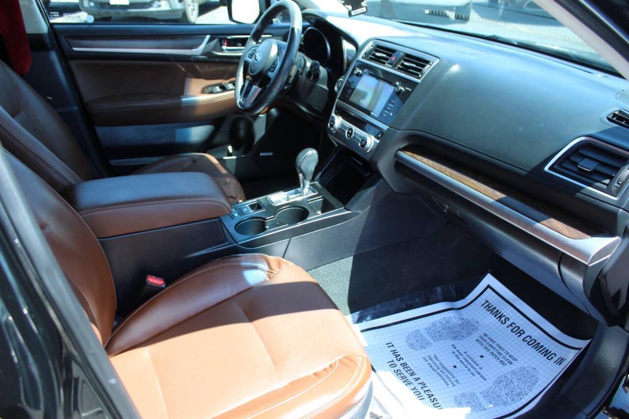 2017 Black Subaru Outback 2.5i Touring (4S4BSETC4H3) with an 2.5L H4 DOHC 16V engine, 6A transmission, located at 4301 NW 39th , Oklahoma City, OK, 73112, (405) 949-5600, 35.512135, -97.598671 - NO DRIVERS LICENCE -NO FULL COVERAGE INSURANCE - NO CREDIT CHECK. COME ON OVER TO SUPERSPORTS, TAKE A LOOK AND TEST DRIVE. PLEASE GIVE US A CALL AT (405) 949-5600. NO LICENCIA DE CONDUCIR - NO SEGURO DE COBERTURA TOTAL - NO VERIFICACION DE CREDITO. VISITENOS EN SUPERSPORTS, MIRE NUESTRO - Photo#8