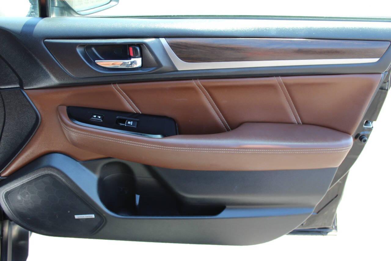 2017 Black Subaru Outback 2.5i Touring (4S4BSETC4H3) with an 2.5L H4 DOHC 16V engine, 6A transmission, located at 4301 NW 39th , Oklahoma City, OK, 73112, (405) 949-5600, 35.512135, -97.598671 - NO DRIVERS LICENCE -NO FULL COVERAGE INSURANCE - NO CREDIT CHECK. COME ON OVER TO SUPERSPORTS, TAKE A LOOK AND TEST DRIVE. PLEASE GIVE US A CALL AT (405) 949-5600. NO LICENCIA DE CONDUCIR - NO SEGURO DE COBERTURA TOTAL - NO VERIFICACION DE CREDITO. VISITENOS EN SUPERSPORTS, MIRE NUESTRO - Photo#9