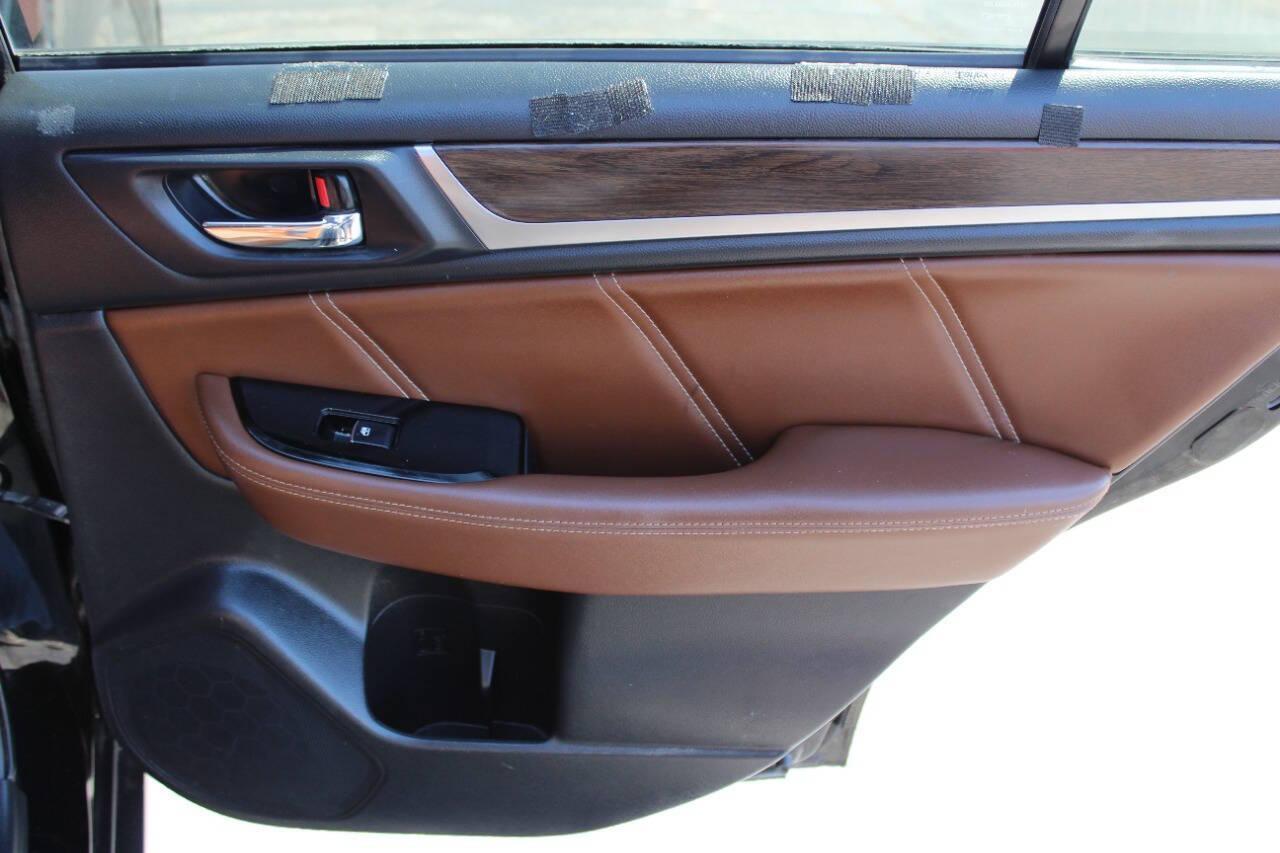 2017 Black Subaru Outback 2.5i Touring (4S4BSETC4H3) with an 2.5L H4 DOHC 16V engine, 6A transmission, located at 4301 NW 39th , Oklahoma City, OK, 73112, (405) 949-5600, 35.512135, -97.598671 - NO DRIVERS LICENCE -NO FULL COVERAGE INSURANCE - NO CREDIT CHECK. COME ON OVER TO SUPERSPORTS, TAKE A LOOK AND TEST DRIVE. PLEASE GIVE US A CALL AT (405) 949-5600. NO LICENCIA DE CONDUCIR - NO SEGURO DE COBERTURA TOTAL - NO VERIFICACION DE CREDITO. VISITENOS EN SUPERSPORTS, MIRE NUESTRO - Photo#11