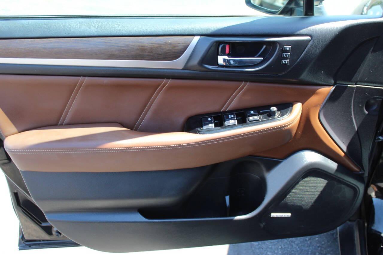 2017 Black Subaru Outback 2.5i Touring (4S4BSETC4H3) with an 2.5L H4 DOHC 16V engine, 6A transmission, located at 4301 NW 39th , Oklahoma City, OK, 73112, (405) 949-5600, 35.512135, -97.598671 - NO DRIVERS LICENCE -NO FULL COVERAGE INSURANCE - NO CREDIT CHECK. COME ON OVER TO SUPERSPORTS, TAKE A LOOK AND TEST DRIVE. PLEASE GIVE US A CALL AT (405) 949-5600. NO LICENCIA DE CONDUCIR - NO SEGURO DE COBERTURA TOTAL - NO VERIFICACION DE CREDITO. VISITENOS EN SUPERSPORTS, MIRE NUESTRO - Photo#15