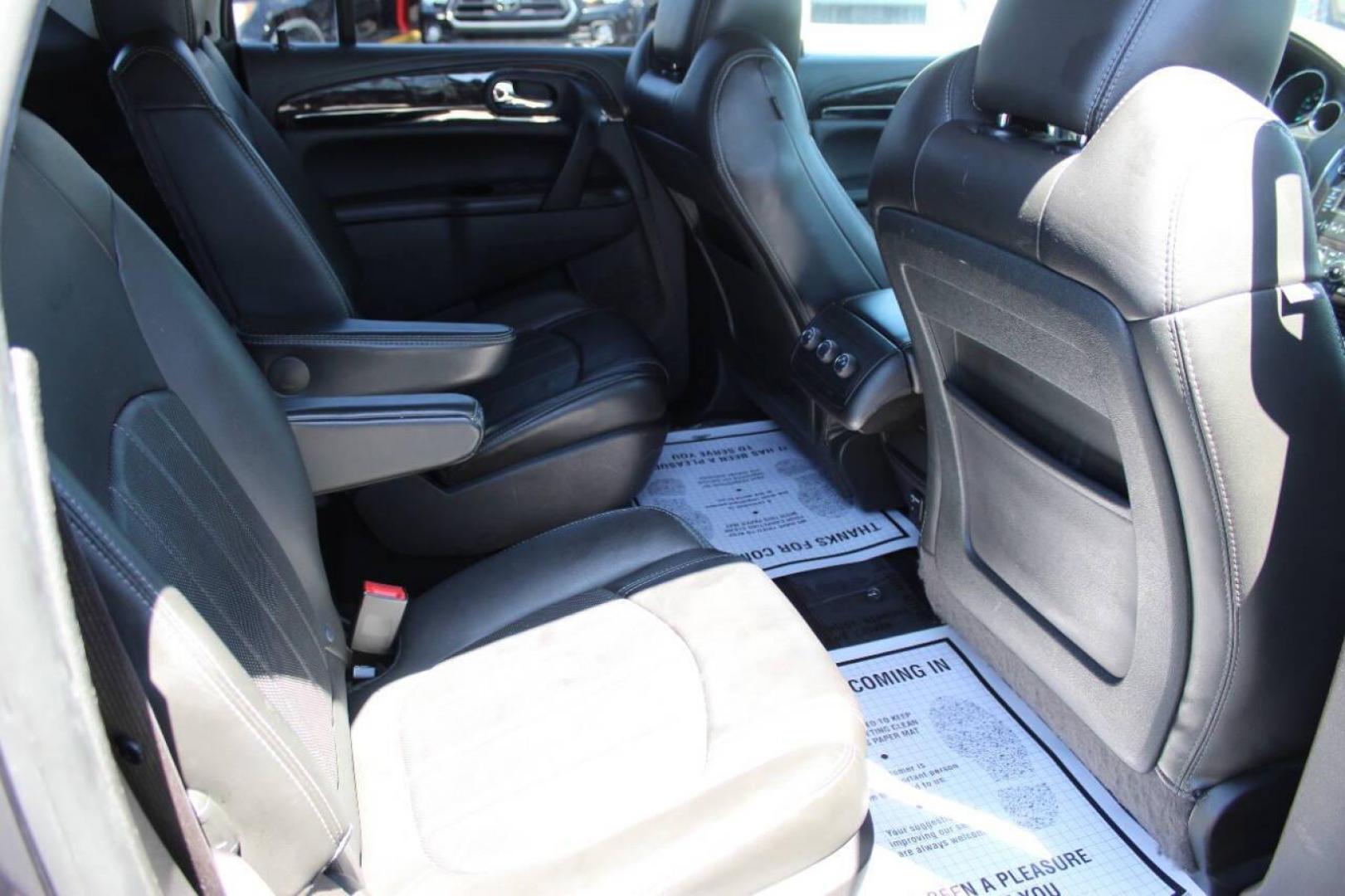 2015 Black Buick Enclave Leather FWD (5GAKRBKD0FJ) with an 3.6L V6 DOHC 24V engine, 6-Speed Automatic Overdrive transmission, located at 4301 NW 39th , Oklahoma City, OK, 73112, (405) 949-5600, 35.512135, -97.598671 - NO DRIVERS LICENCE -NO FULL COVERAGE INSURANCE - NO CREDIT CHECK. COME ON OVER TO SUPERSPORTS, TAKE A LOOK AND TEST DRIVE. PLEASE GIVE US A CALL AT (405) 949-5600. NO LICENCIA DE CONDUCIR - NO SEGURO DE COBERTURA TOTAL - NO VERIFICACION DE CREDITO. VISITENOS EN SUPERSPORTS, MIRE NUESTRO - Photo#9