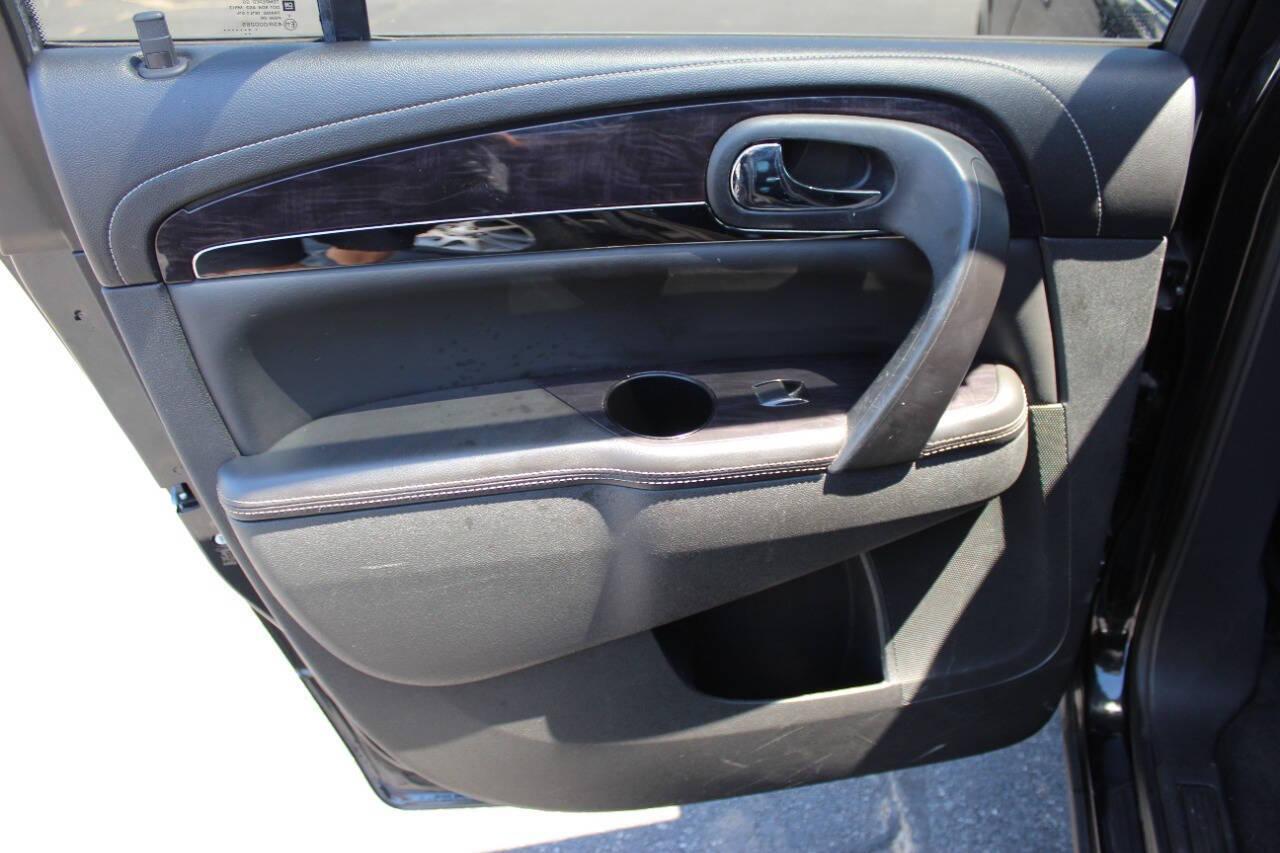 2015 Black Buick Enclave Leather FWD (5GAKRBKD0FJ) with an 3.6L V6 DOHC 24V engine, 6-Speed Automatic Overdrive transmission, located at 4301 NW 39th , Oklahoma City, OK, 73112, (405) 949-5600, 35.512135, -97.598671 - NO DRIVERS LICENCE -NO FULL COVERAGE INSURANCE - NO CREDIT CHECK. COME ON OVER TO SUPERSPORTS, TAKE A LOOK AND TEST DRIVE. PLEASE GIVE US A CALL AT (405) 949-5600. NO LICENCIA DE CONDUCIR - NO SEGURO DE COBERTURA TOTAL - NO VERIFICACION DE CREDITO. VISITENOS EN SUPERSPORTS, MIRE NUESTRO - Photo#17