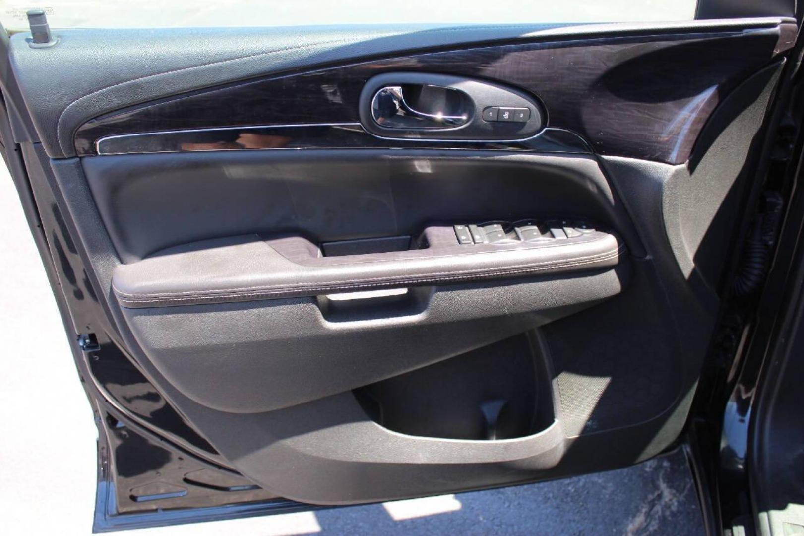 2015 Black Buick Enclave Leather FWD (5GAKRBKD0FJ) with an 3.6L V6 DOHC 24V engine, 6-Speed Automatic Overdrive transmission, located at 4301 NW 39th , Oklahoma City, OK, 73112, (405) 949-5600, 35.512135, -97.598671 - NO DRIVERS LICENCE -NO FULL COVERAGE INSURANCE - NO CREDIT CHECK. COME ON OVER TO SUPERSPORTS, TAKE A LOOK AND TEST DRIVE. PLEASE GIVE US A CALL AT (405) 949-5600. NO LICENCIA DE CONDUCIR - NO SEGURO DE COBERTURA TOTAL - NO VERIFICACION DE CREDITO. VISITENOS EN SUPERSPORTS, MIRE NUESTRO - Photo#18