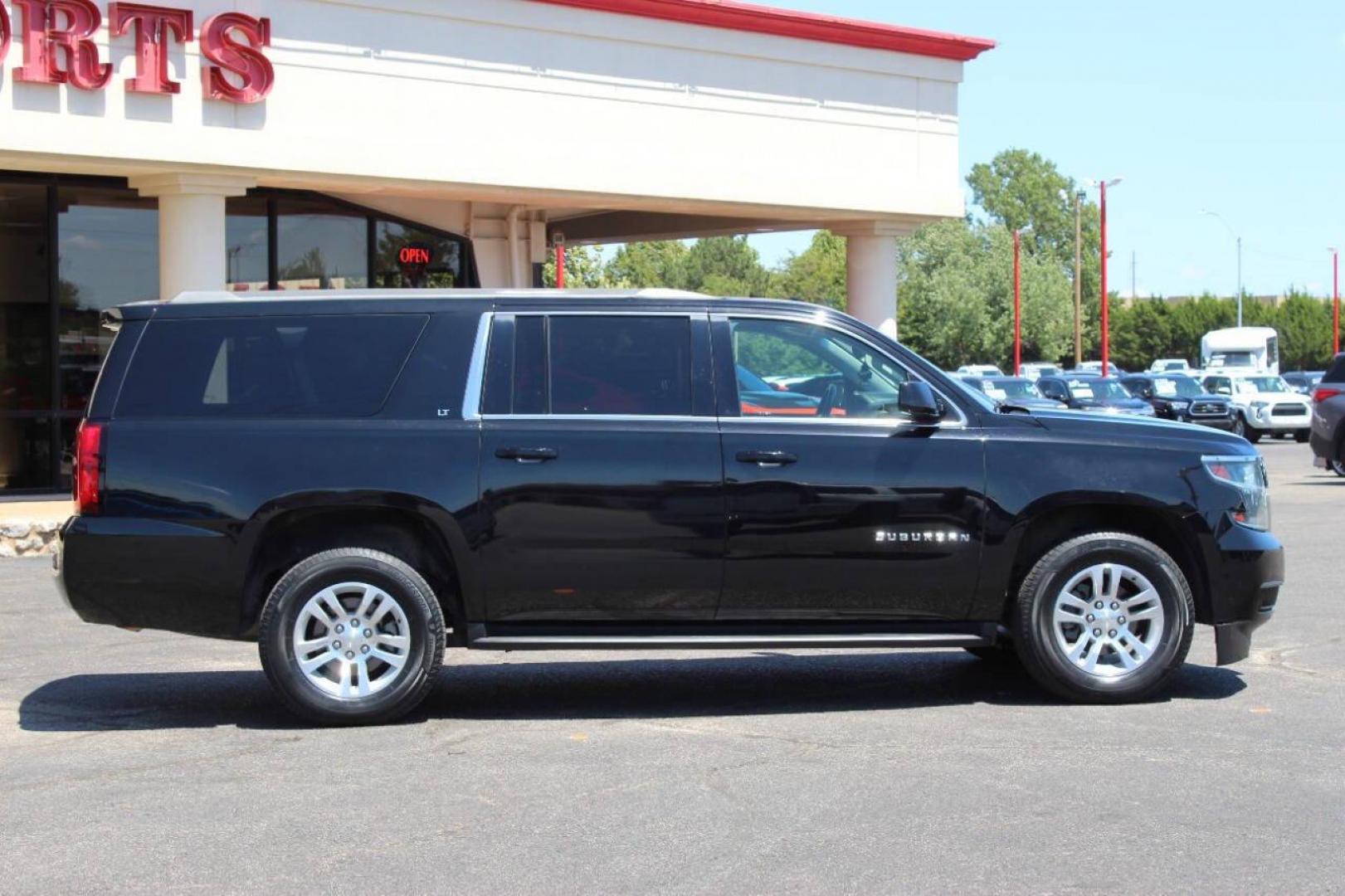 2018 Black Chevrolet Suburban LT 4WD (1GNSKHKC5JR) with an 5.3L V8 OHV 16V engine, 6A transmission, located at 4301 NW 39th , Oklahoma City, OK, 73112, (405) 949-5600, 35.512135, -97.598671 - NO DRIVERS LICENCE -NO FULL COVERAGE INSURANCE - NO CREDIT CHECK. COME ON OVER TO SUPERSPORTS, TAKE A LOOK AND TEST DRIVE. PLEASE GIVE US A CALL AT (405) 949-5600. NO LICENCIA DE CONDUCIR - NO SEGURO DE COBERTURA TOTAL - NO VERIFICACION DE CREDITO. VISITENOS EN SUPERSPORTS, MIRE NUESTRO - Photo#1
