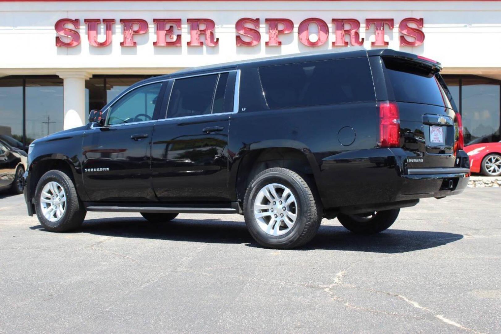 2018 Black Chevrolet Suburban LT 4WD (1GNSKHKC5JR) with an 5.3L V8 OHV 16V engine, 6A transmission, located at 4301 NW 39th , Oklahoma City, OK, 73112, (405) 949-5600, 35.512135, -97.598671 - NO DRIVERS LICENCE -NO FULL COVERAGE INSURANCE - NO CREDIT CHECK. COME ON OVER TO SUPERSPORTS, TAKE A LOOK AND TEST DRIVE. PLEASE GIVE US A CALL AT (405) 949-5600. NO LICENCIA DE CONDUCIR - NO SEGURO DE COBERTURA TOTAL - NO VERIFICACION DE CREDITO. VISITENOS EN SUPERSPORTS, MIRE NUESTRO - Photo#3