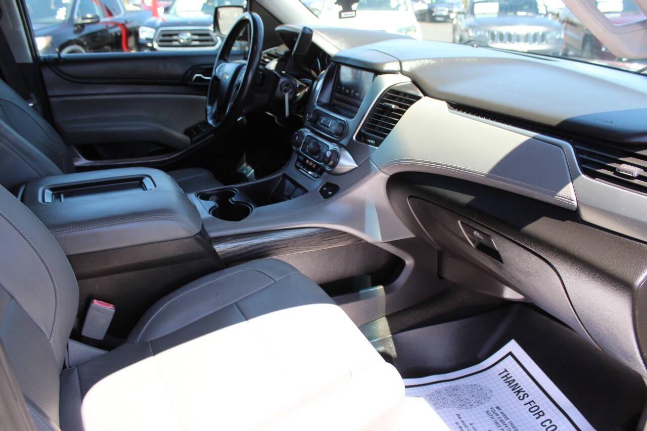 2018 Black Chevrolet Suburban LT 4WD (1GNSKHKC5JR) with an 5.3L V8 OHV 16V engine, 6A transmission, located at 4301 NW 39th , Oklahoma City, OK, 73112, (405) 949-5600, 35.512135, -97.598671 - NO DRIVERS LICENCE -NO FULL COVERAGE INSURANCE - NO CREDIT CHECK. COME ON OVER TO SUPERSPORTS, TAKE A LOOK AND TEST DRIVE. PLEASE GIVE US A CALL AT (405) 949-5600. NO LICENCIA DE CONDUCIR - NO SEGURO DE COBERTURA TOTAL - NO VERIFICACION DE CREDITO. VISITENOS EN SUPERSPORTS, MIRE NUESTRO - Photo#8