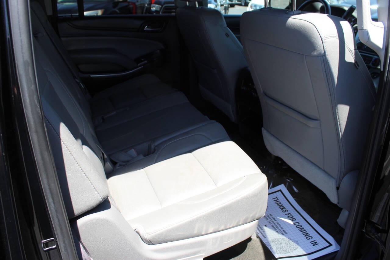 2018 Black Chevrolet Suburban LT 4WD (1GNSKHKC5JR) with an 5.3L V8 OHV 16V engine, 6A transmission, located at 4301 NW 39th , Oklahoma City, OK, 73112, (405) 949-5600, 35.512135, -97.598671 - NO DRIVERS LICENCE -NO FULL COVERAGE INSURANCE - NO CREDIT CHECK. COME ON OVER TO SUPERSPORTS, TAKE A LOOK AND TEST DRIVE. PLEASE GIVE US A CALL AT (405) 949-5600. NO LICENCIA DE CONDUCIR - NO SEGURO DE COBERTURA TOTAL - NO VERIFICACION DE CREDITO. VISITENOS EN SUPERSPORTS, MIRE NUESTRO - Photo#10