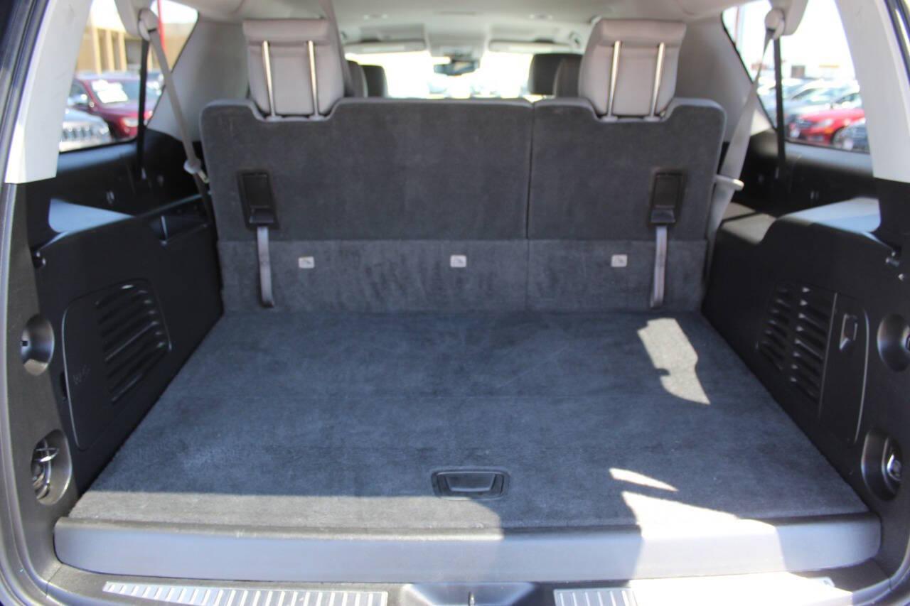 2018 Black Chevrolet Suburban LT 4WD (1GNSKHKC5JR) with an 5.3L V8 OHV 16V engine, 6A transmission, located at 4301 NW 39th , Oklahoma City, OK, 73112, (405) 949-5600, 35.512135, -97.598671 - NO DRIVERS LICENCE -NO FULL COVERAGE INSURANCE - NO CREDIT CHECK. COME ON OVER TO SUPERSPORTS, TAKE A LOOK AND TEST DRIVE. PLEASE GIVE US A CALL AT (405) 949-5600. NO LICENCIA DE CONDUCIR - NO SEGURO DE COBERTURA TOTAL - NO VERIFICACION DE CREDITO. VISITENOS EN SUPERSPORTS, MIRE NUESTRO - Photo#14