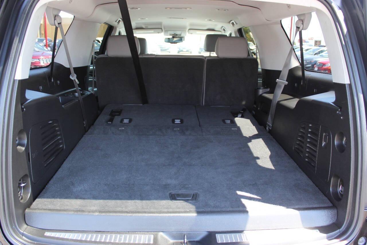 2018 Black Chevrolet Suburban LT 4WD (1GNSKHKC5JR) with an 5.3L V8 OHV 16V engine, 6A transmission, located at 4301 NW 39th , Oklahoma City, OK, 73112, (405) 949-5600, 35.512135, -97.598671 - NO DRIVERS LICENCE -NO FULL COVERAGE INSURANCE - NO CREDIT CHECK. COME ON OVER TO SUPERSPORTS, TAKE A LOOK AND TEST DRIVE. PLEASE GIVE US A CALL AT (405) 949-5600. NO LICENCIA DE CONDUCIR - NO SEGURO DE COBERTURA TOTAL - NO VERIFICACION DE CREDITO. VISITENOS EN SUPERSPORTS, MIRE NUESTRO - Photo#15