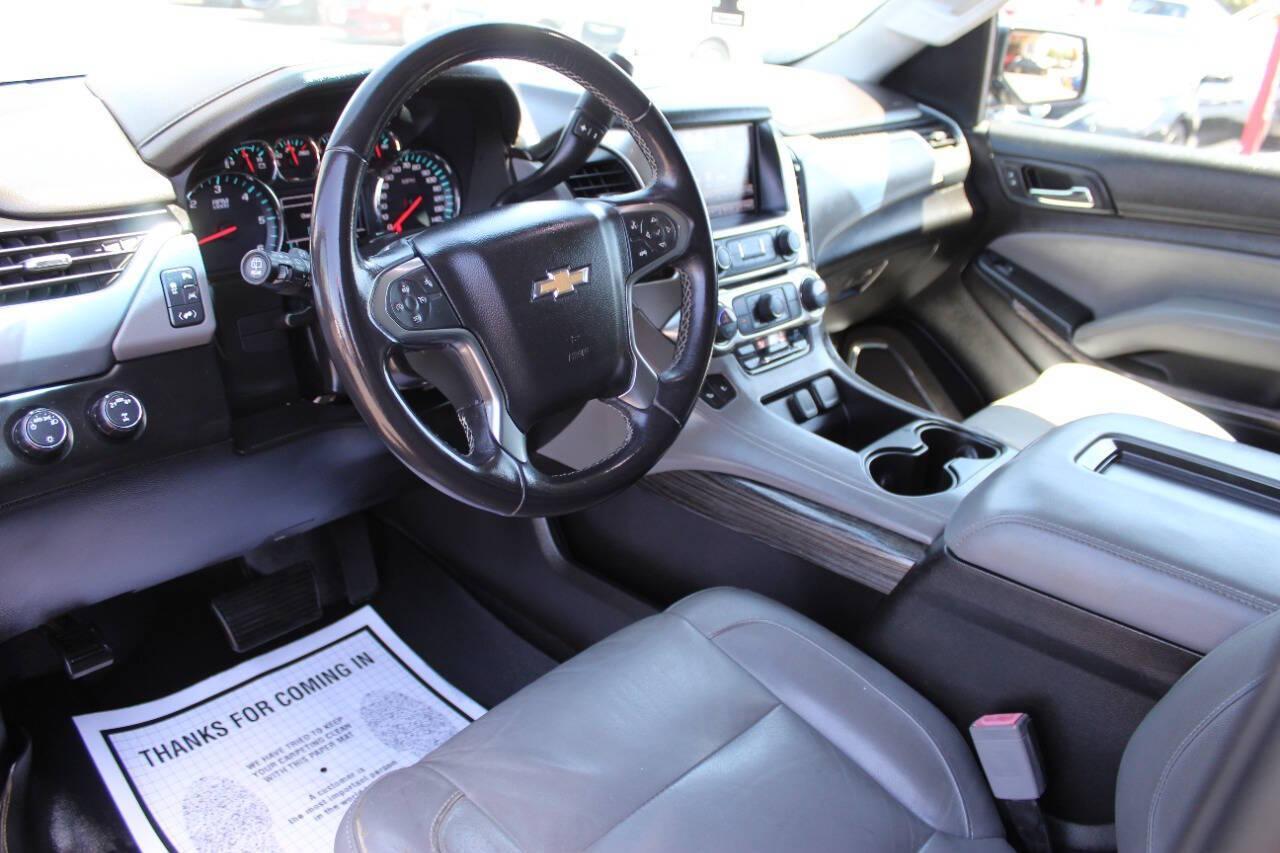 2018 Black Chevrolet Suburban LT 4WD (1GNSKHKC5JR) with an 5.3L V8 OHV 16V engine, 6A transmission, located at 4301 NW 39th , Oklahoma City, OK, 73112, (405) 949-5600, 35.512135, -97.598671 - NO DRIVERS LICENCE -NO FULL COVERAGE INSURANCE - NO CREDIT CHECK. COME ON OVER TO SUPERSPORTS, TAKE A LOOK AND TEST DRIVE. PLEASE GIVE US A CALL AT (405) 949-5600. NO LICENCIA DE CONDUCIR - NO SEGURO DE COBERTURA TOTAL - NO VERIFICACION DE CREDITO. VISITENOS EN SUPERSPORTS, MIRE NUESTRO - Photo#18