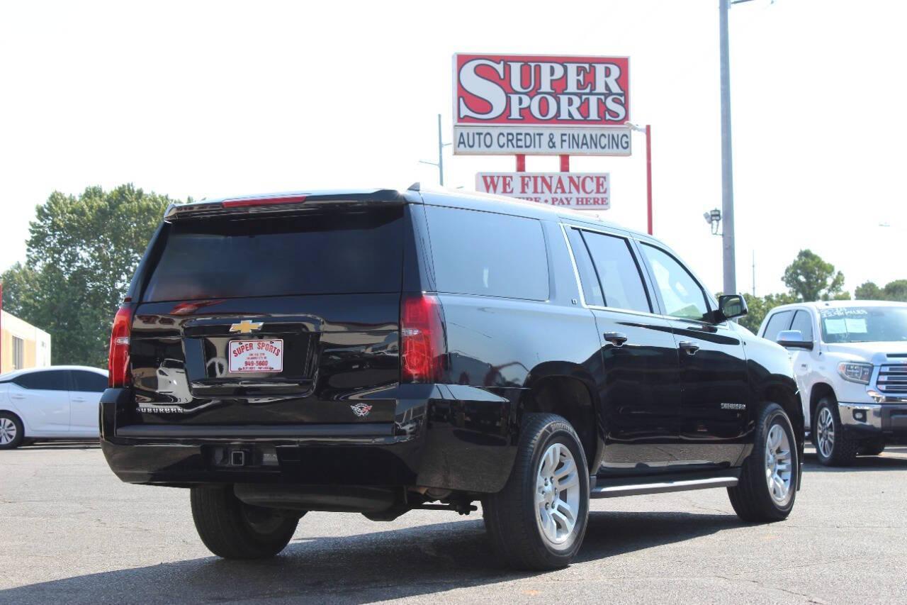2018 Black Chevrolet Suburban LT 4WD (1GNSKHKC5JR) with an 5.3L V8 OHV 16V engine, 6A transmission, located at 4301 NW 39th , Oklahoma City, OK, 73112, (405) 949-5600, 35.512135, -97.598671 - NO DRIVERS LICENCE -NO FULL COVERAGE INSURANCE - NO CREDIT CHECK. COME ON OVER TO SUPERSPORTS, TAKE A LOOK AND TEST DRIVE. PLEASE GIVE US A CALL AT (405) 949-5600. NO LICENCIA DE CONDUCIR - NO SEGURO DE COBERTURA TOTAL - NO VERIFICACION DE CREDITO. VISITENOS EN SUPERSPORTS, MIRE NUESTRO - Photo#3
