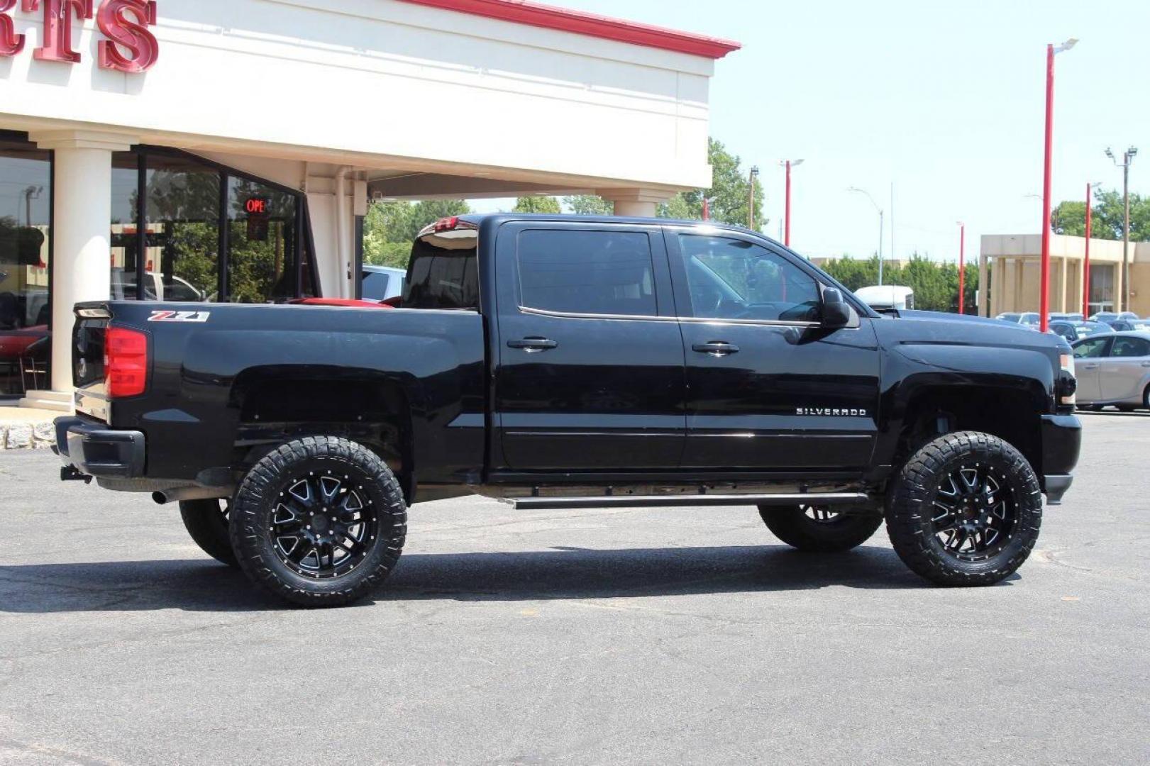 2016 Black Chevrolet Silverado 1500 LT Crew Cab 4WD (3GCUKREC8GG) with an 5.3L V8 OHV 16V engine, 6A transmission, located at 4301 NW 39th , Oklahoma City, OK, 73112, (405) 949-5600, 35.512135, -97.598671 - NO DRIVERS LICENCE -NO FULL COVERAGE INSURANCE - NO CREDIT CHECK. COME ON OVER TO SUPERSPORTS, TAKE A LOOK AND TEST DRIVE. PLEASE GIVE US A CALL AT (405) 949-5600. NO LICENCIA DE CONDUCIR - NO SEGURO DE COBERTURA TOTAL - NO VERIFICACION DE CREDITO. VISITENOS EN SUPERSPORTS, MIRE NUEST - Photo#2