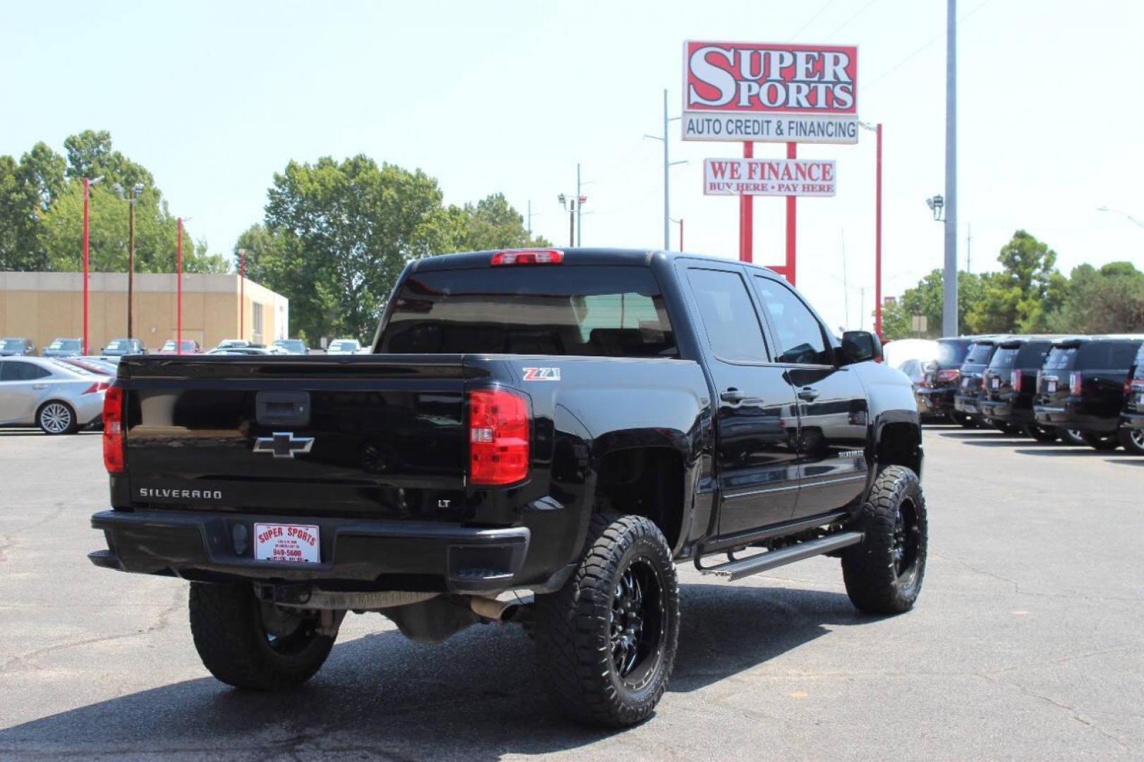 2016 Black Chevrolet Silverado 1500 LT Crew Cab 4WD (3GCUKREC8GG) with an 5.3L V8 OHV 16V engine, 6A transmission, located at 4301 NW 39th , Oklahoma City, OK, 73112, (405) 949-5600, 35.512135, -97.598671 - NO DRIVERS LICENCE -NO FULL COVERAGE INSURANCE - NO CREDIT CHECK. COME ON OVER TO SUPERSPORTS, TAKE A LOOK AND TEST DRIVE. PLEASE GIVE US A CALL AT (405) 949-5600. NO LICENCIA DE CONDUCIR - NO SEGURO DE COBERTURA TOTAL - NO VERIFICACION DE CREDITO. VISITENOS EN SUPERSPORTS, MIRE NUEST - Photo#3