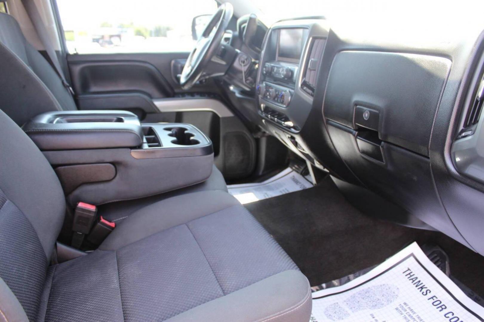 2016 Black Chevrolet Silverado 1500 LT Crew Cab 4WD (3GCUKREC8GG) with an 5.3L V8 OHV 16V engine, 6A transmission, located at 4301 NW 39th , Oklahoma City, OK, 73112, (405) 949-5600, 35.512135, -97.598671 - NO DRIVERS LICENCE -NO FULL COVERAGE INSURANCE - NO CREDIT CHECK. COME ON OVER TO SUPERSPORTS, TAKE A LOOK AND TEST DRIVE. PLEASE GIVE US A CALL AT (405) 949-5600. NO LICENCIA DE CONDUCIR - NO SEGURO DE COBERTURA TOTAL - NO VERIFICACION DE CREDITO. VISITENOS EN SUPERSPORTS, MIRE NUEST - Photo#8