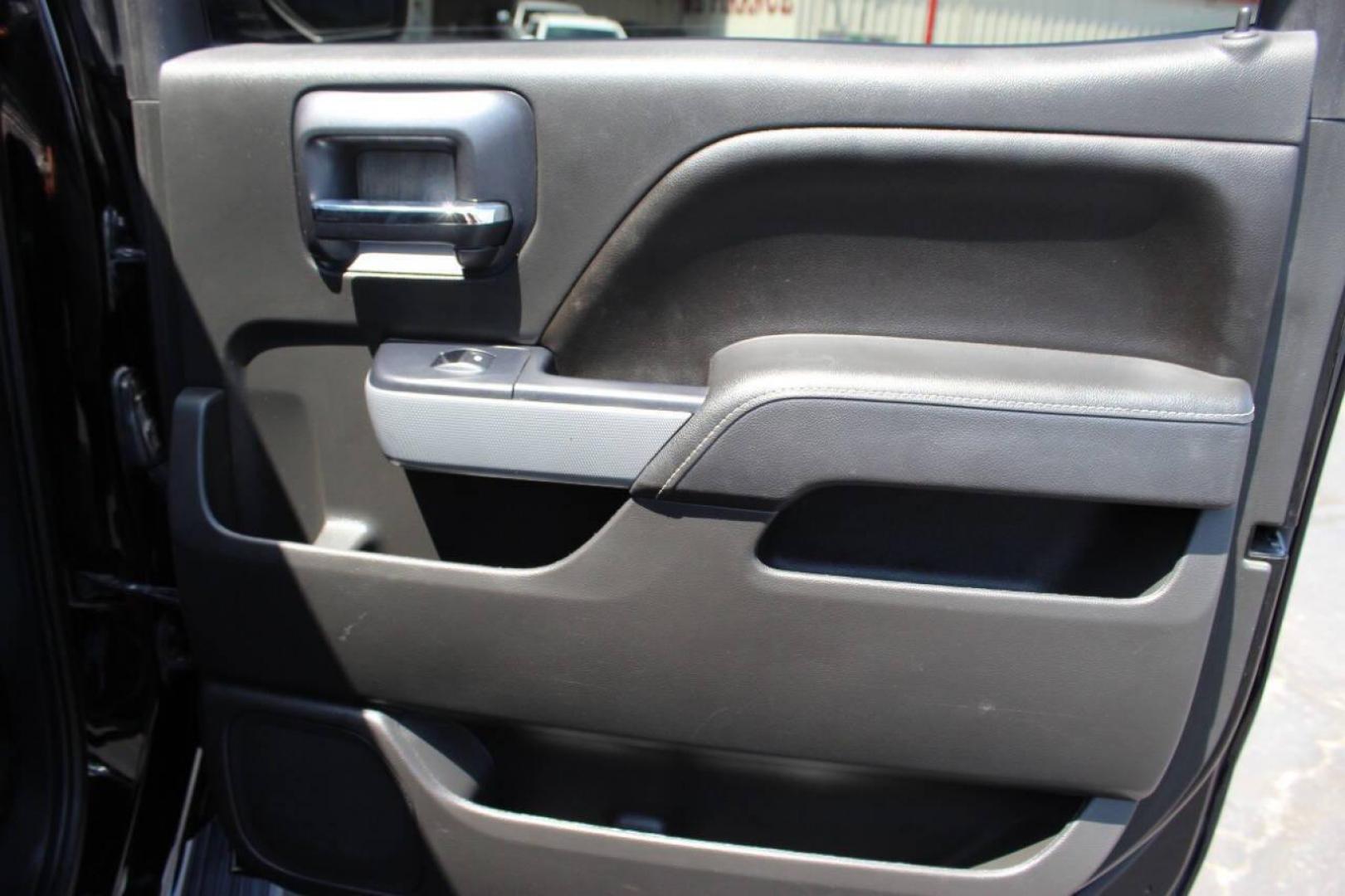 2016 Black Chevrolet Silverado 1500 LT Crew Cab 4WD (3GCUKREC8GG) with an 5.3L V8 OHV 16V engine, 6A transmission, located at 4301 NW 39th , Oklahoma City, OK, 73112, (405) 949-5600, 35.512135, -97.598671 - NO DRIVERS LICENCE -NO FULL COVERAGE INSURANCE - NO CREDIT CHECK. COME ON OVER TO SUPERSPORTS, TAKE A LOOK AND TEST DRIVE. PLEASE GIVE US A CALL AT (405) 949-5600. NO LICENCIA DE CONDUCIR - NO SEGURO DE COBERTURA TOTAL - NO VERIFICACION DE CREDITO. VISITENOS EN SUPERSPORTS, MIRE NUEST - Photo#11