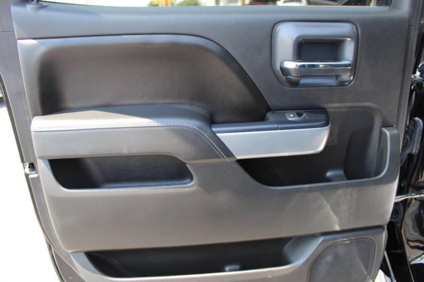 2016 Black Chevrolet Silverado 1500 LT Crew Cab 4WD (3GCUKREC8GG) with an 5.3L V8 OHV 16V engine, 6A transmission, located at 4301 NW 39th , Oklahoma City, OK, 73112, (405) 949-5600, 35.512135, -97.598671 - NO DRIVERS LICENCE -NO FULL COVERAGE INSURANCE - NO CREDIT CHECK. COME ON OVER TO SUPERSPORTS, TAKE A LOOK AND TEST DRIVE. PLEASE GIVE US A CALL AT (405) 949-5600. NO LICENCIA DE CONDUCIR - NO SEGURO DE COBERTURA TOTAL - NO VERIFICACION DE CREDITO. VISITENOS EN SUPERSPORTS, MIRE NUEST - Photo#13